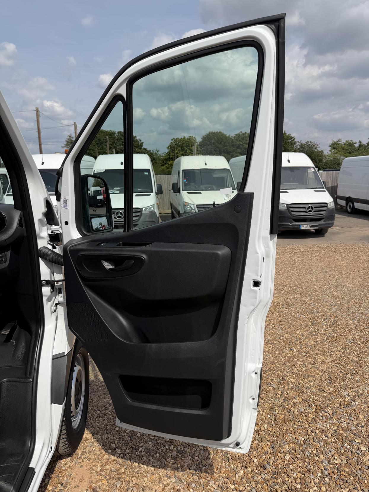 2020 Mercedes-Benz Sprinter 2.1 316 CDI Panel Van 5dr Diesel Manual RWD L2 H2 Euro 6 (163 ps) - Thumbnail 14
