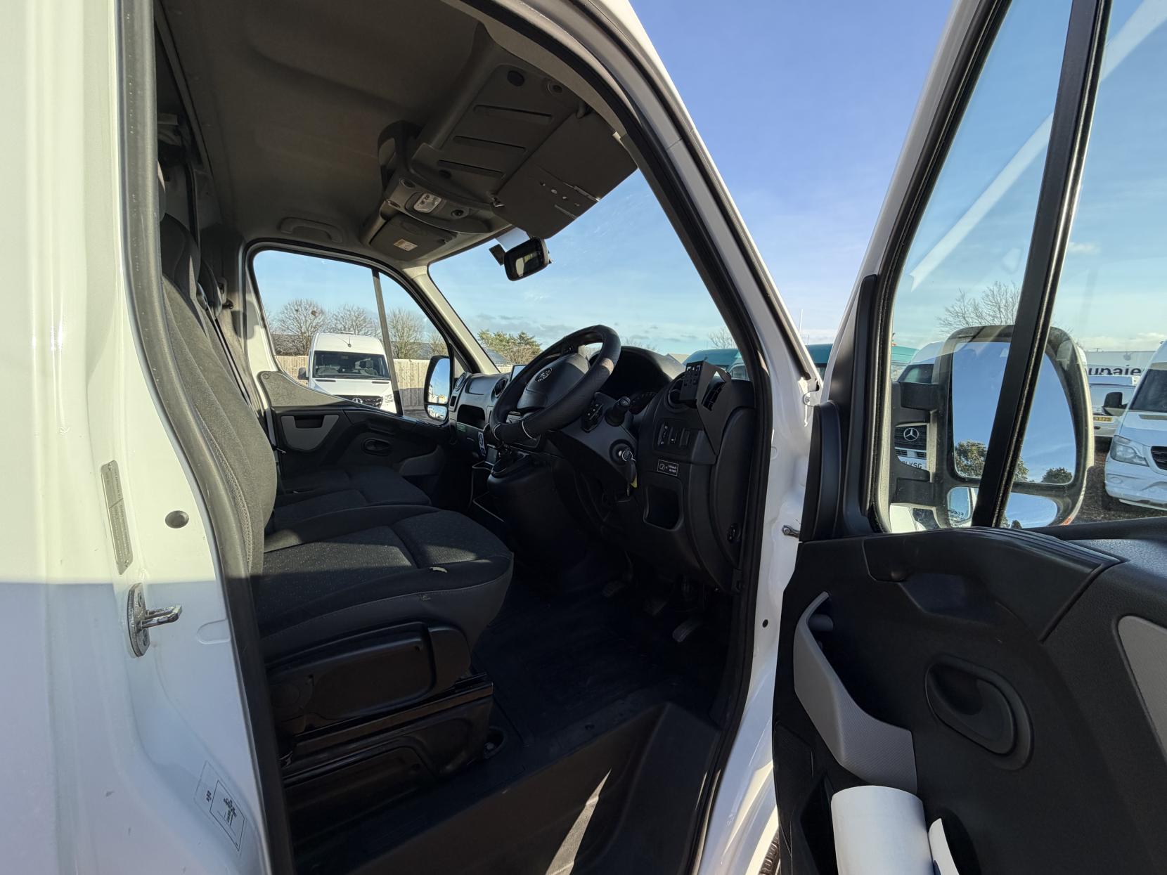 Vauxhall Movano 2.3 CDTi 3500 Panel Van 5dr Diesel Manual FWD L2 H2 Euro 6 (130 ps)