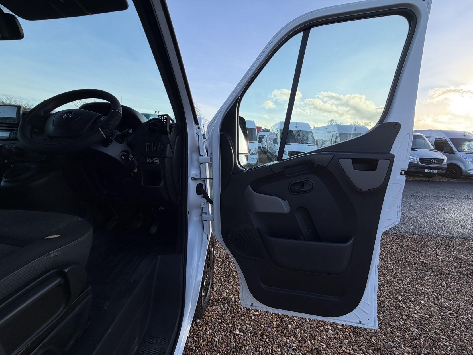 Vauxhall Movano 2.3 CDTi 3500 Panel Van 5dr Diesel Manual FWD L2 H2 Euro 6 (130 ps)