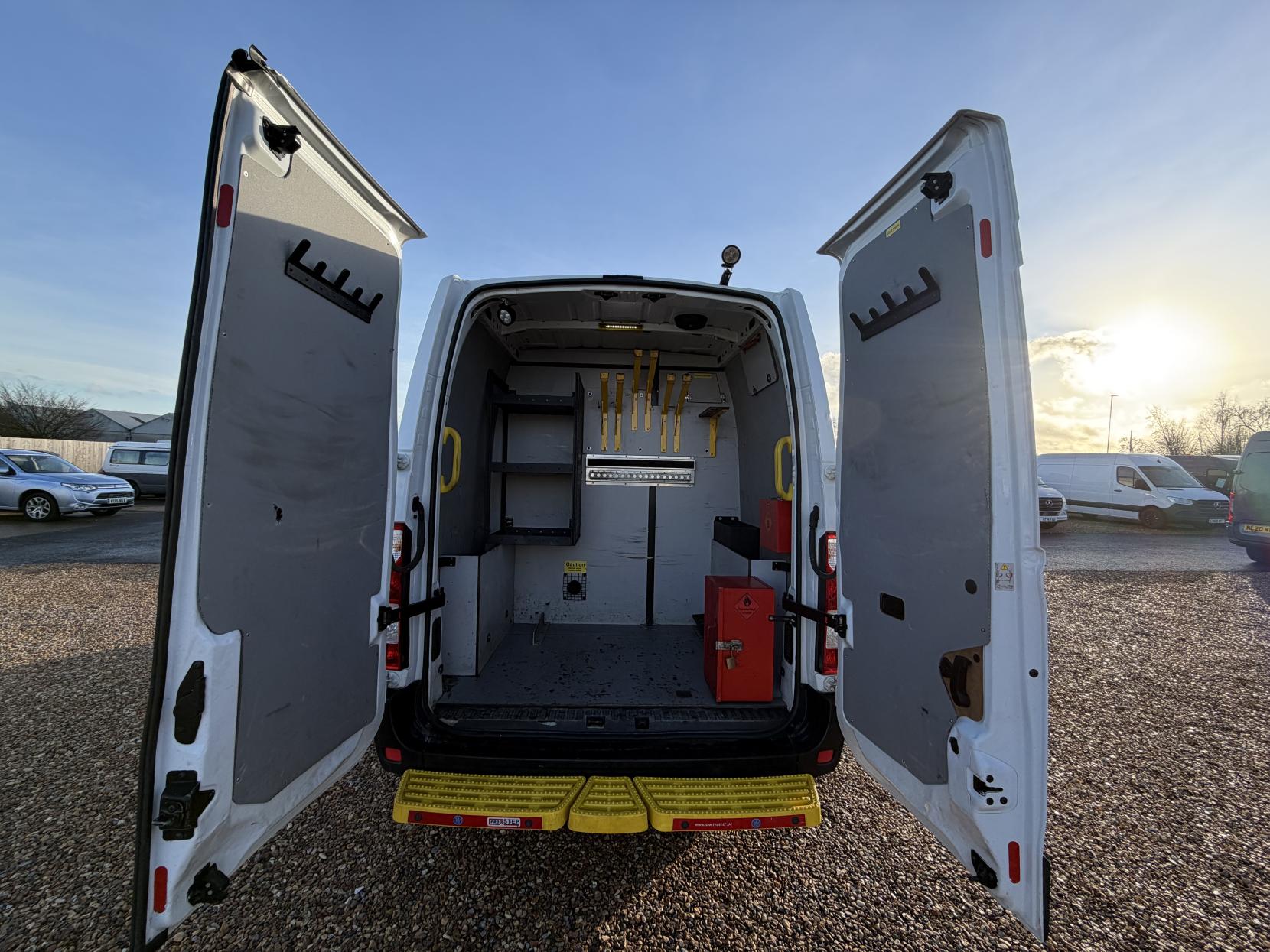 Vauxhall Movano 2.3 CDTi 3500 Panel Van 5dr Diesel Manual FWD L2 H2 Euro 6 (130 ps)