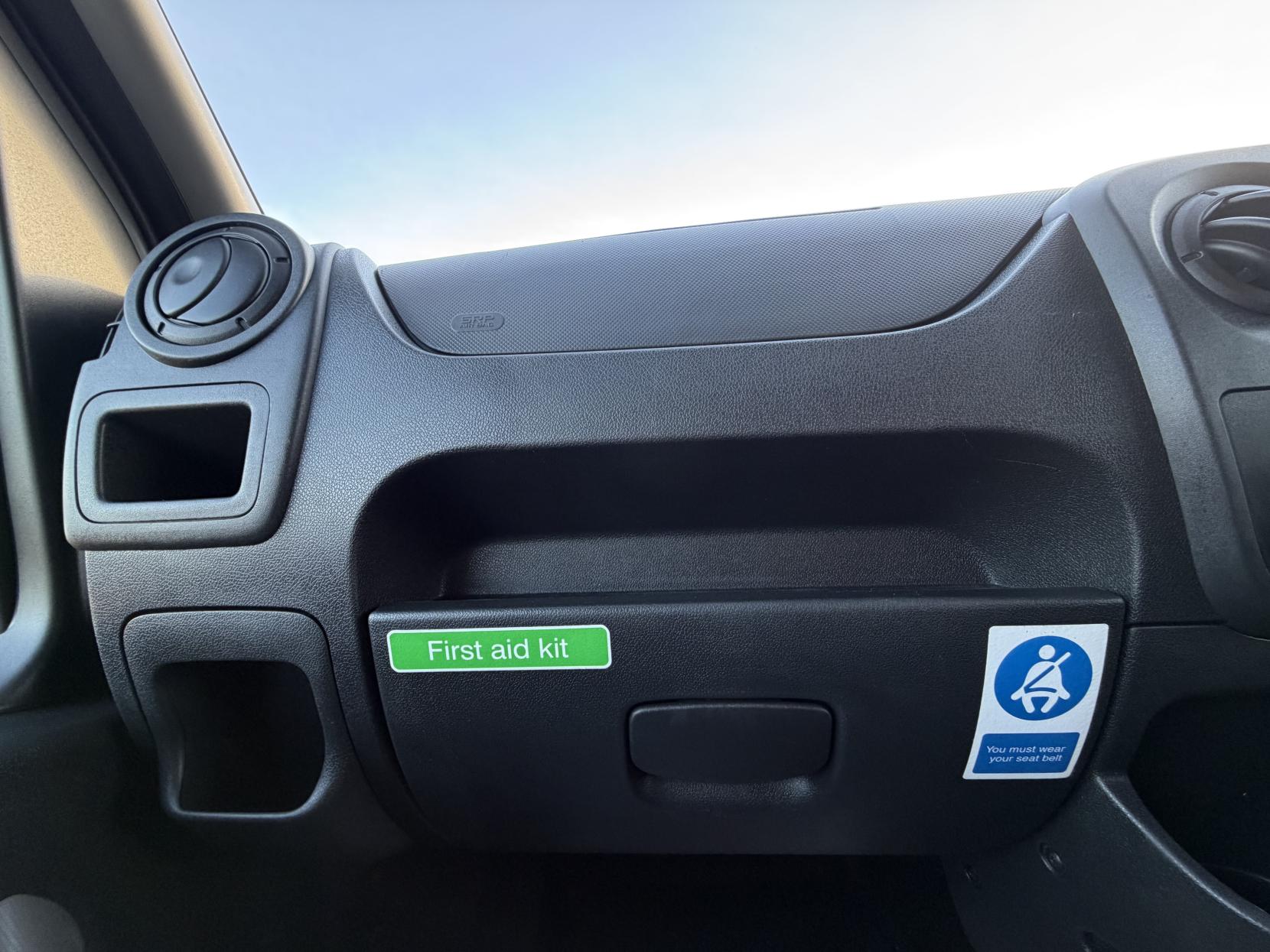 Vauxhall Movano 2.3 CDTi 3500 Panel Van 5dr Diesel Manual FWD L2 H2 Euro 6 (130 ps)