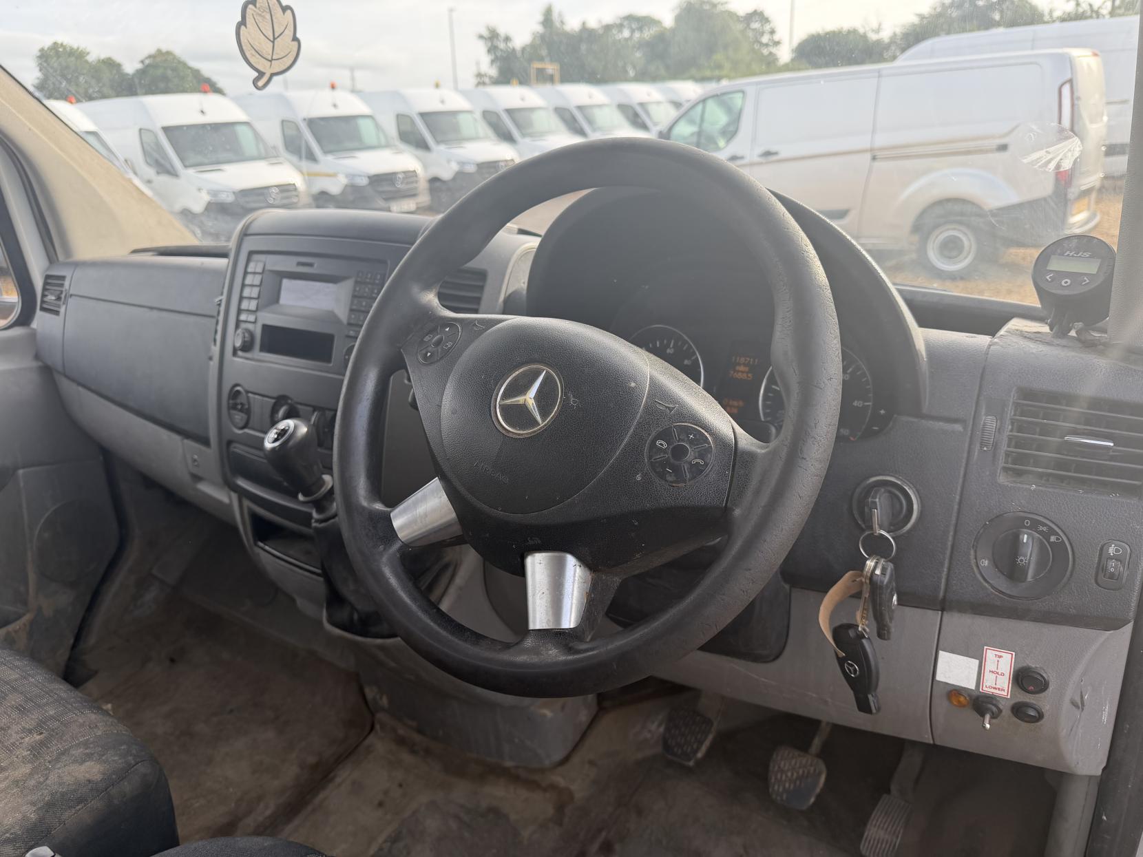 2015 Mercedes-Benz Sprinter 2.1 313 CDI Chassis Cab 2dr Diesel Manual RWD L2 (129 bhp) - Thumbnail 13