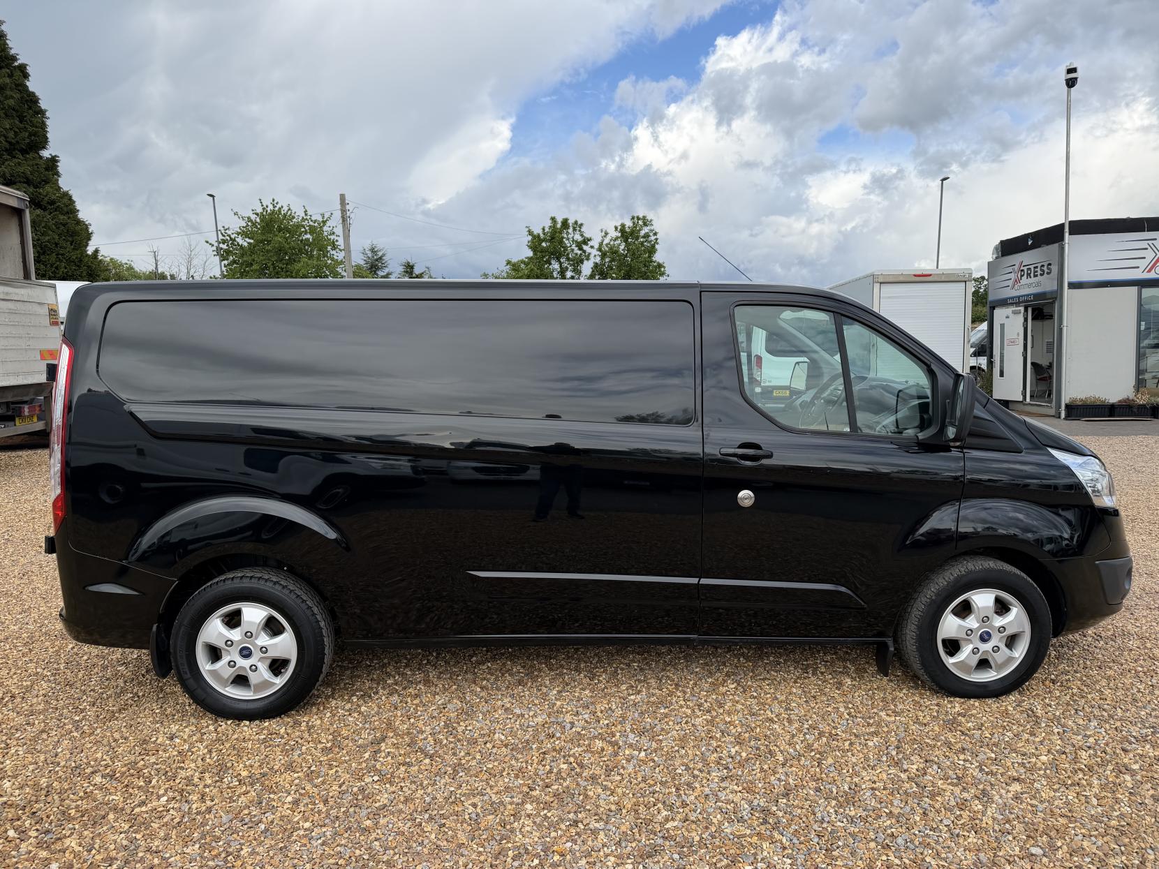 2017 Ford Transit Custom 2.0 TDCi 290 Limited Panel Van 5dr Diesel Manual L2 H2 (157 g/km, 128 bhp) - Thumbnail 12