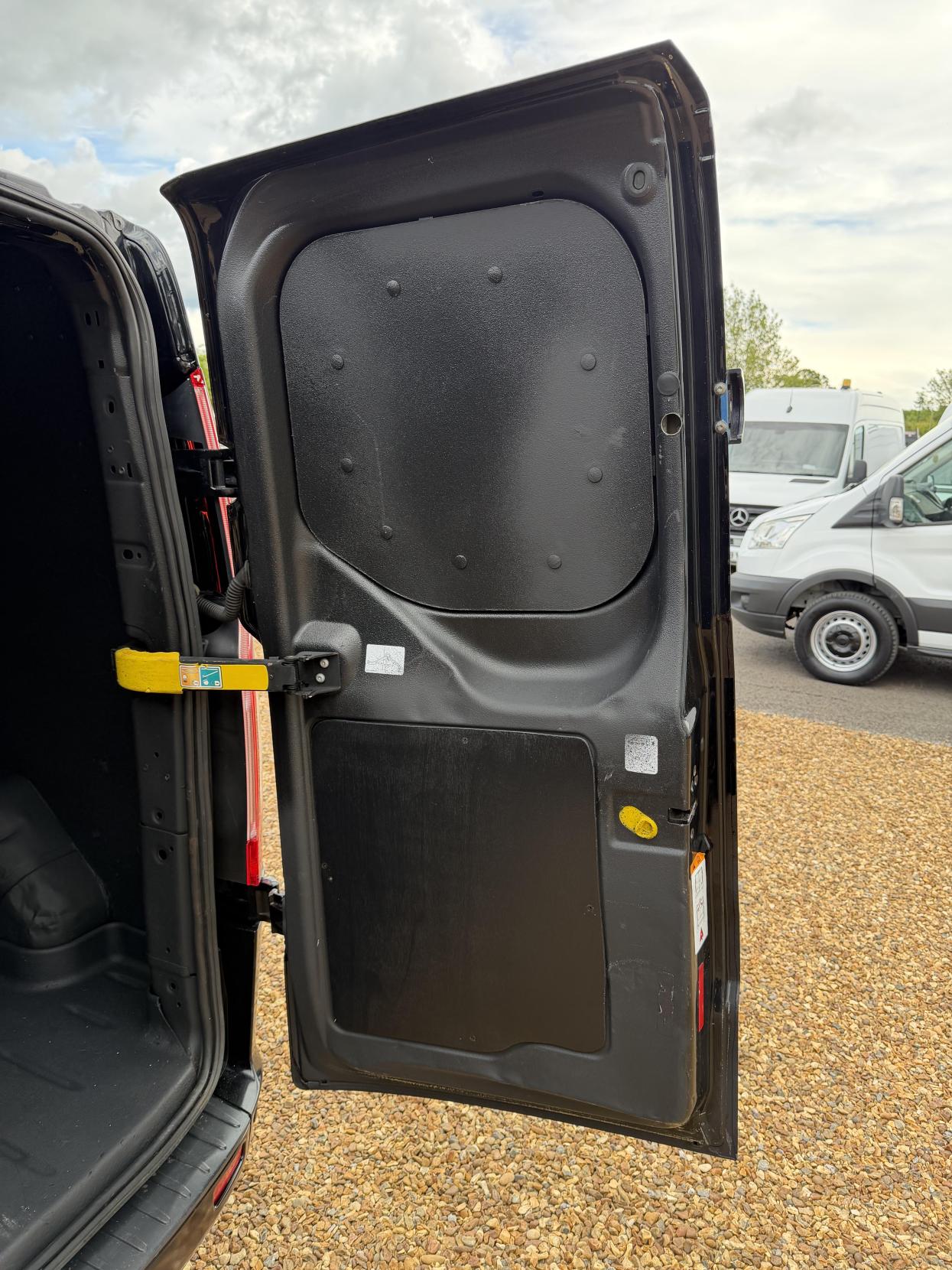 2017 Ford Transit Custom 2.0 TDCi 290 Limited Panel Van 5dr Diesel Manual L2 H2 (157 g/km, 128 bhp) - Thumbnail 40