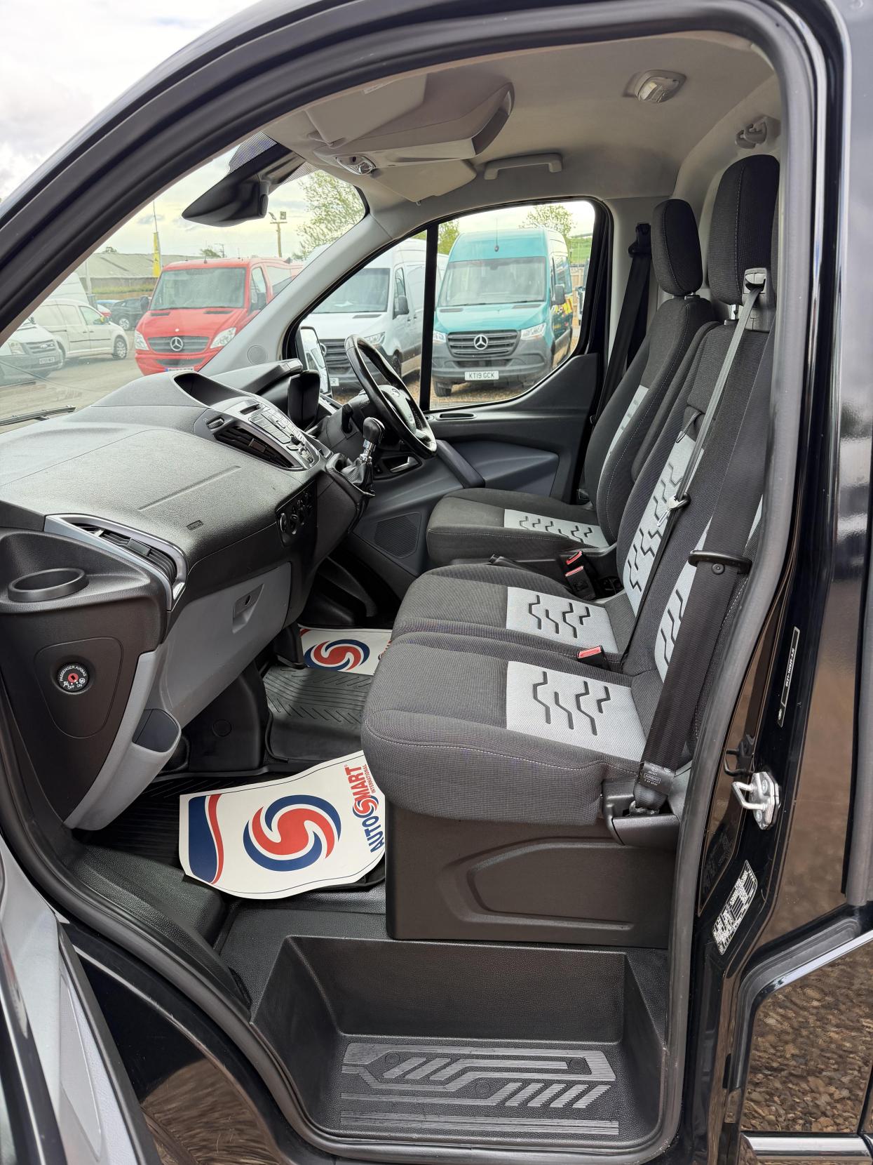 2017 Ford Transit Custom 2.0 TDCi 290 Limited Panel Van 5dr Diesel Manual L2 H2 (157 g/km, 128 bhp) - Thumbnail 20