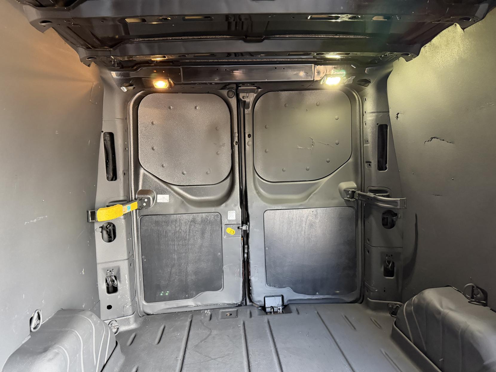 2017 Ford Transit Custom 2.0 TDCi 290 Limited Panel Van 5dr Diesel Manual L2 H2 (157 g/km, 128 bhp) - Thumbnail 36