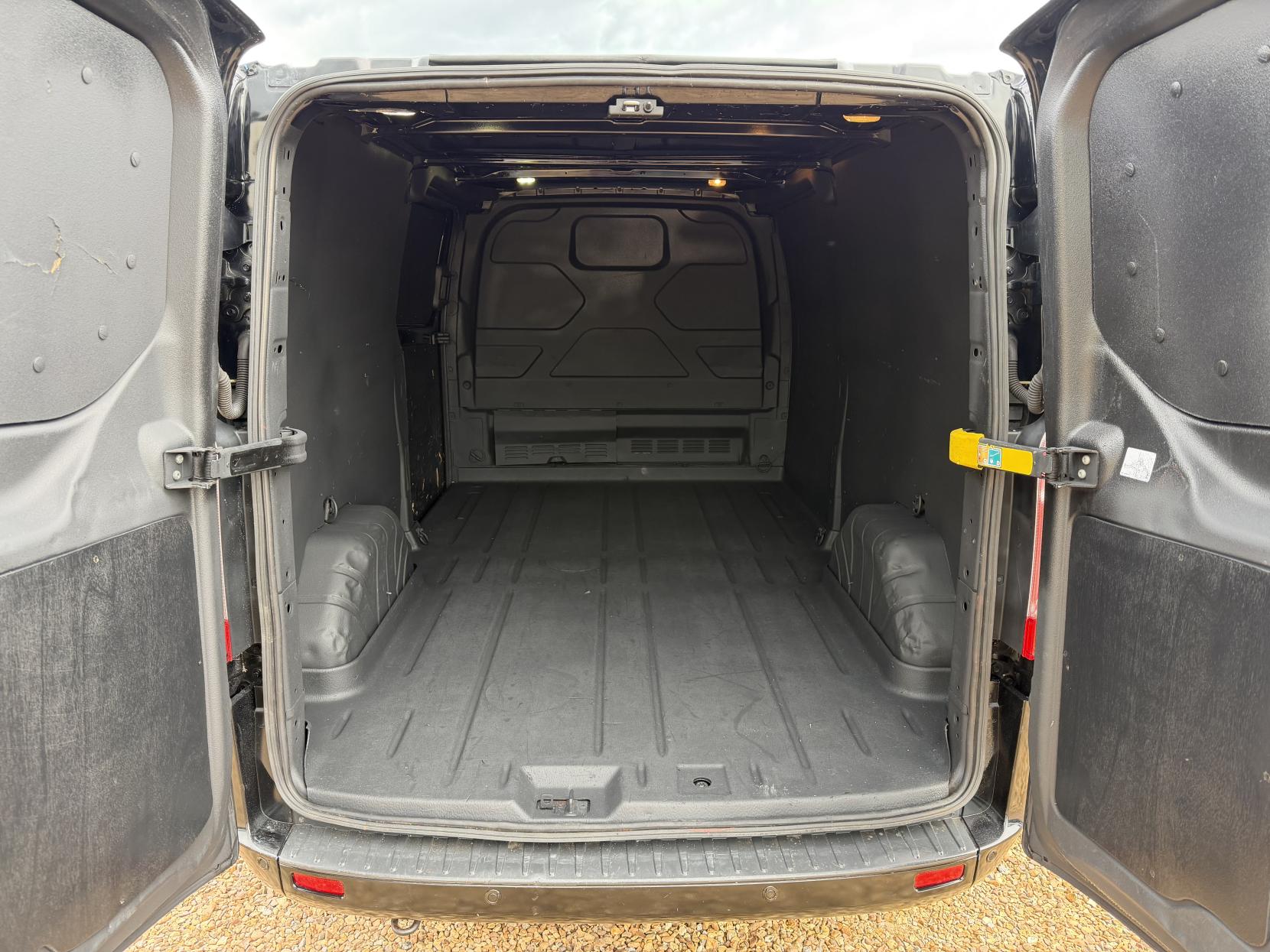2017 Ford Transit Custom 2.0 TDCi 290 Limited Panel Van 5dr Diesel Manual L2 H2 (157 g/km, 128 bhp) - Thumbnail 3