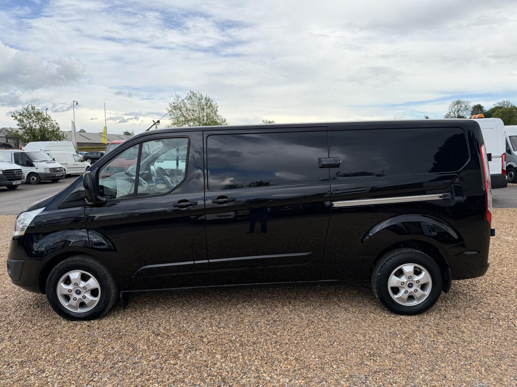 2017 Ford Transit Custom 2.0 TDCi 290 Limited Panel Van 5dr Diesel Manual L2 H2 (157 g/km, 128 bhp) - Thumbnail 8