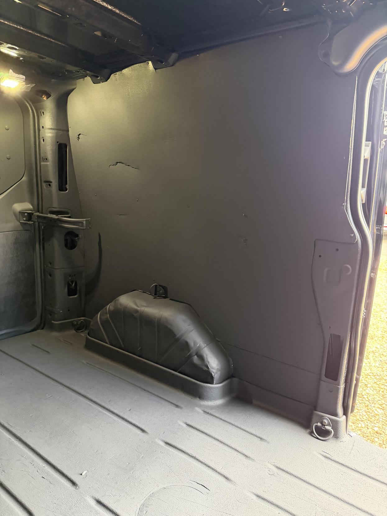 2017 Ford Transit Custom 2.0 TDCi 290 Limited Panel Van 5dr Diesel Manual L2 H2 (157 g/km, 128 bhp) - Thumbnail 41