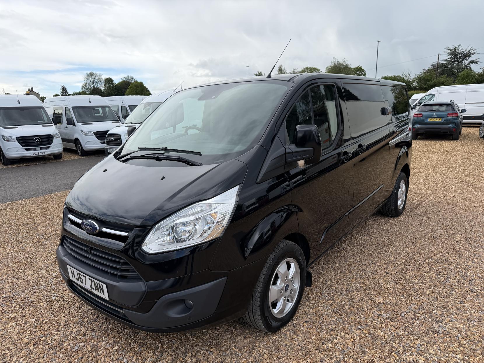 2017 Ford Transit Custom 2.0 TDCi 290 Limited Panel Van 5dr Diesel Manual L2 H2 (157 g/km, 128 bhp) - Thumbnail 7