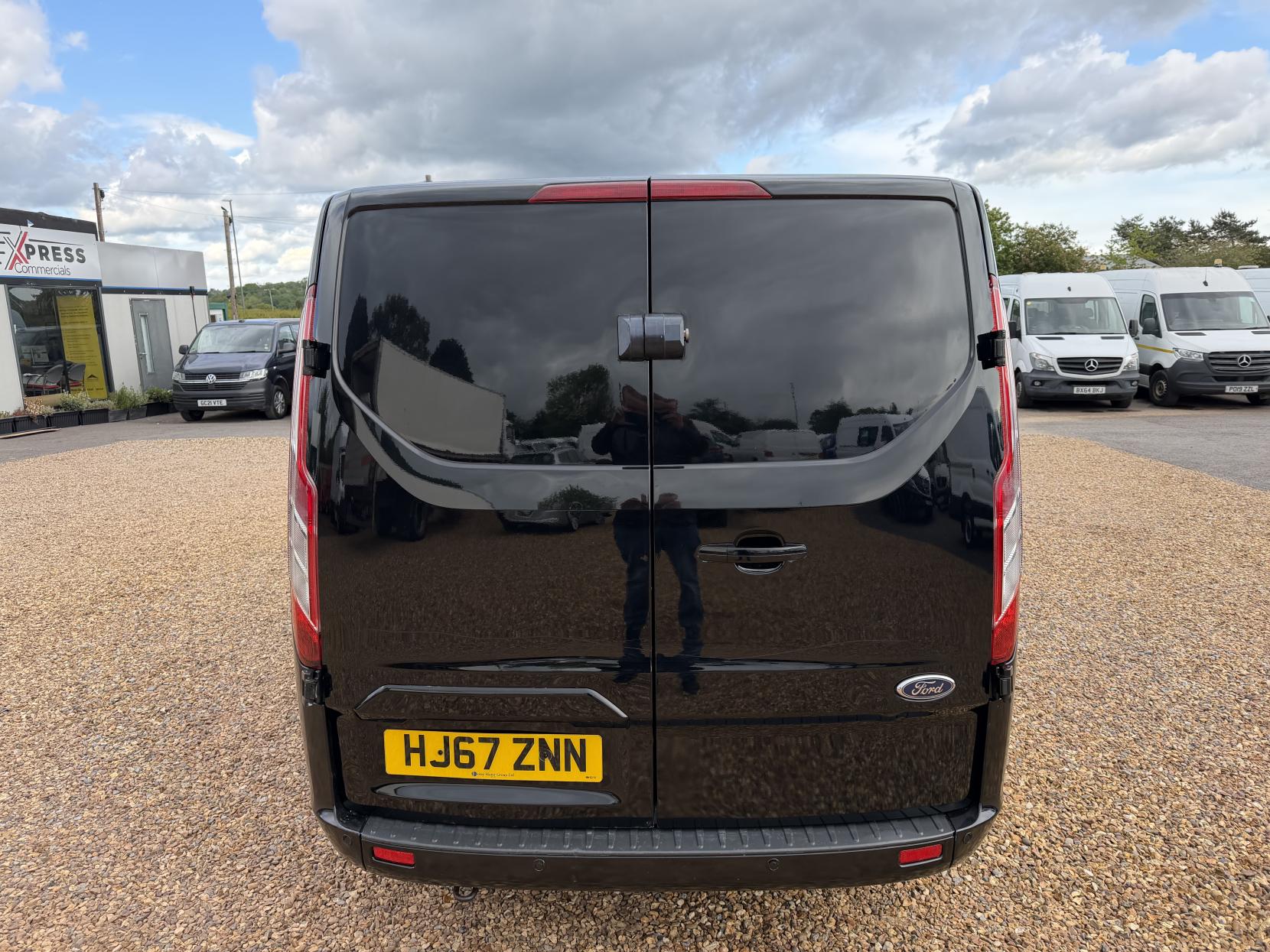 2017 Ford Transit Custom 2.0 TDCi 290 Limited Panel Van 5dr Diesel Manual L2 H2 (157 g/km, 128 bhp) - Thumbnail 10