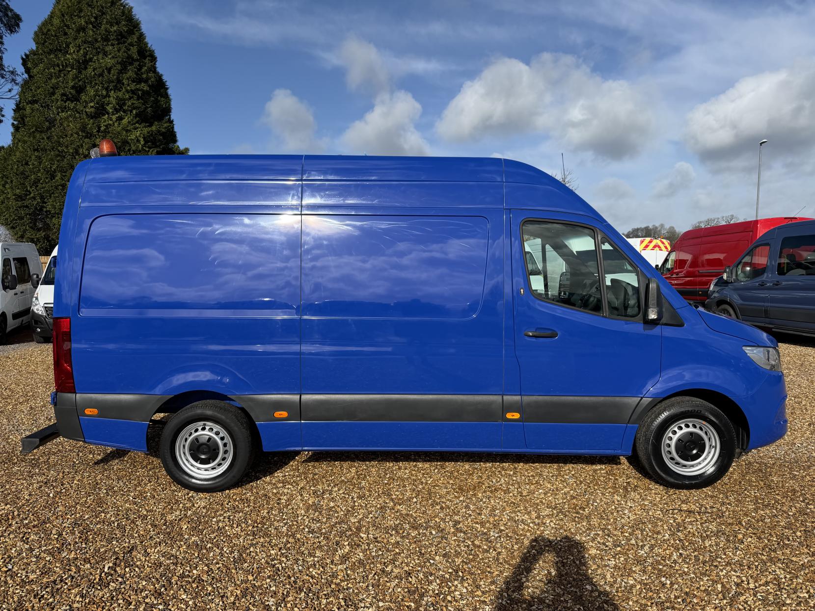 Mercedes-Benz Sprinter 2.1 314 CDI Panel Van 5dr Diesel Manual RWD L2 H2 Euro 6 (143 ps)