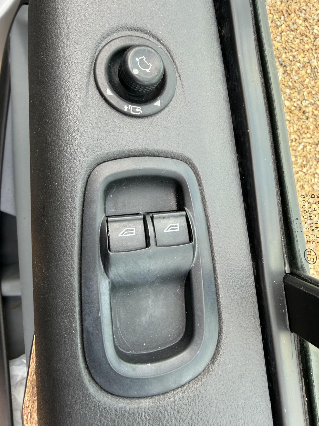 Ford Transit Custom 2.2 TDCi 290 Panel Van 5dr Diesel Manual L1 H1 (186 g/km, 98 bhp)