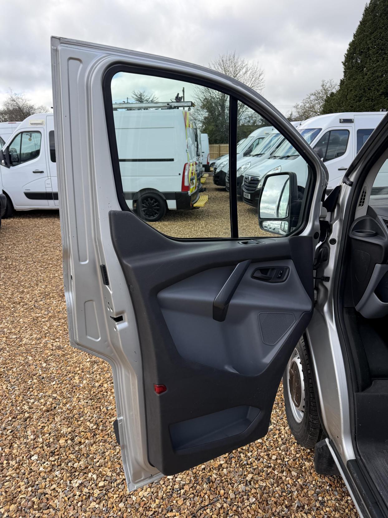 Ford Transit Custom 2.2 TDCi 290 Panel Van 5dr Diesel Manual L1 H1 (186 g/km, 98 bhp)