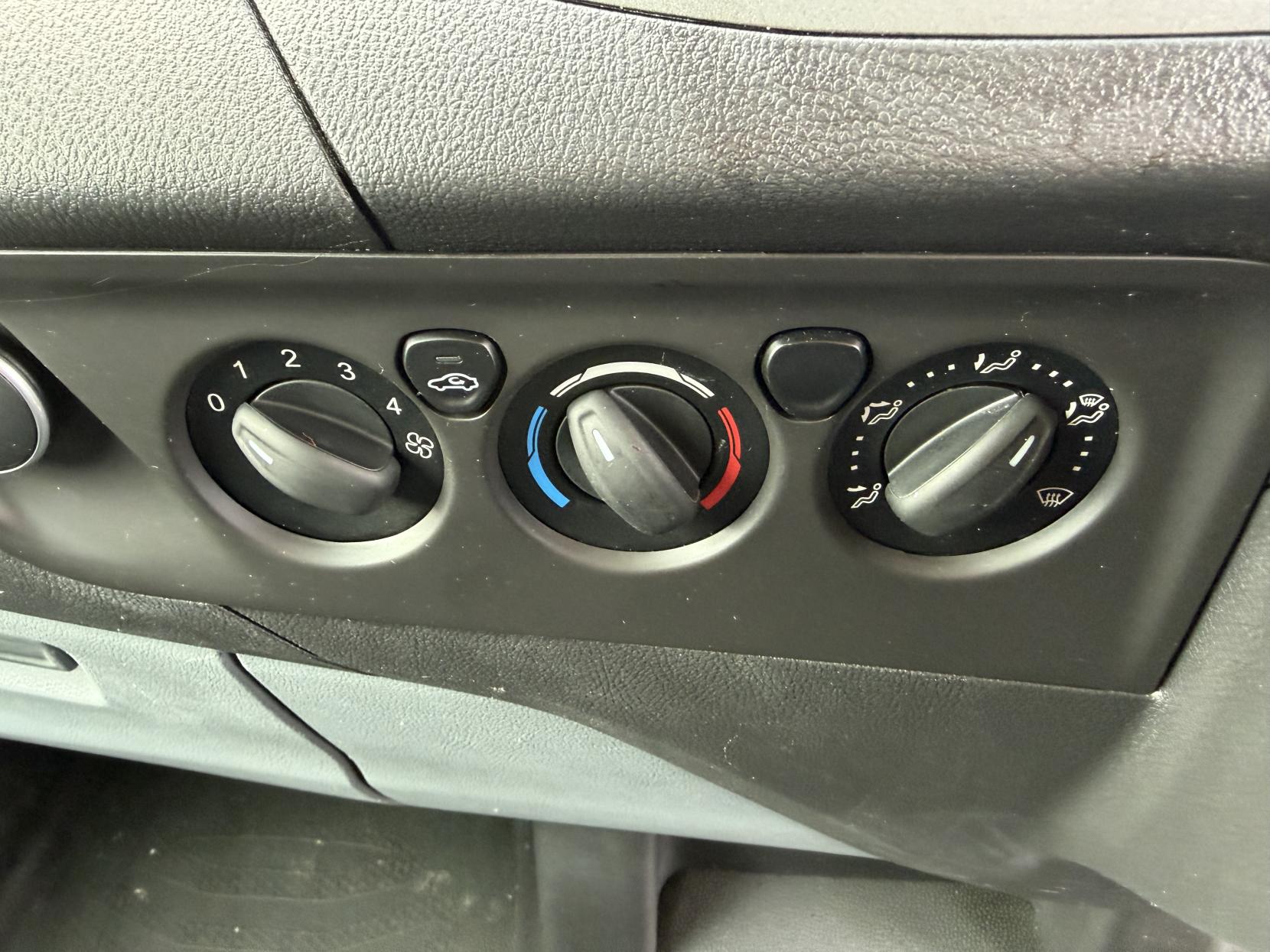 Ford Transit Custom 2.2 TDCi 290 Panel Van 5dr Diesel Manual L1 H1 (186 g/km, 98 bhp)