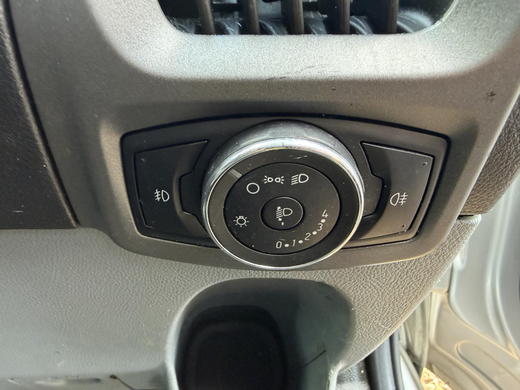 Ford Transit Custom 2.2 TDCi 290 Panel Van 5dr Diesel Manual L1 H1 (186 g/km, 98 bhp)