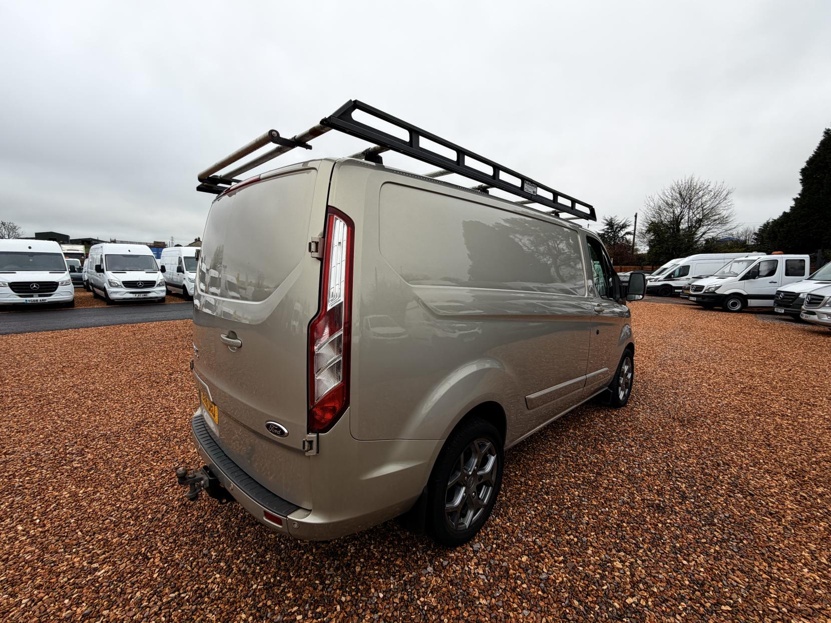 Ford Transit Custom 2.2 TDCi 270 Limited Panel Van 5dr Diesel Manual L1 H1 (186 g/km, 123 bhp)