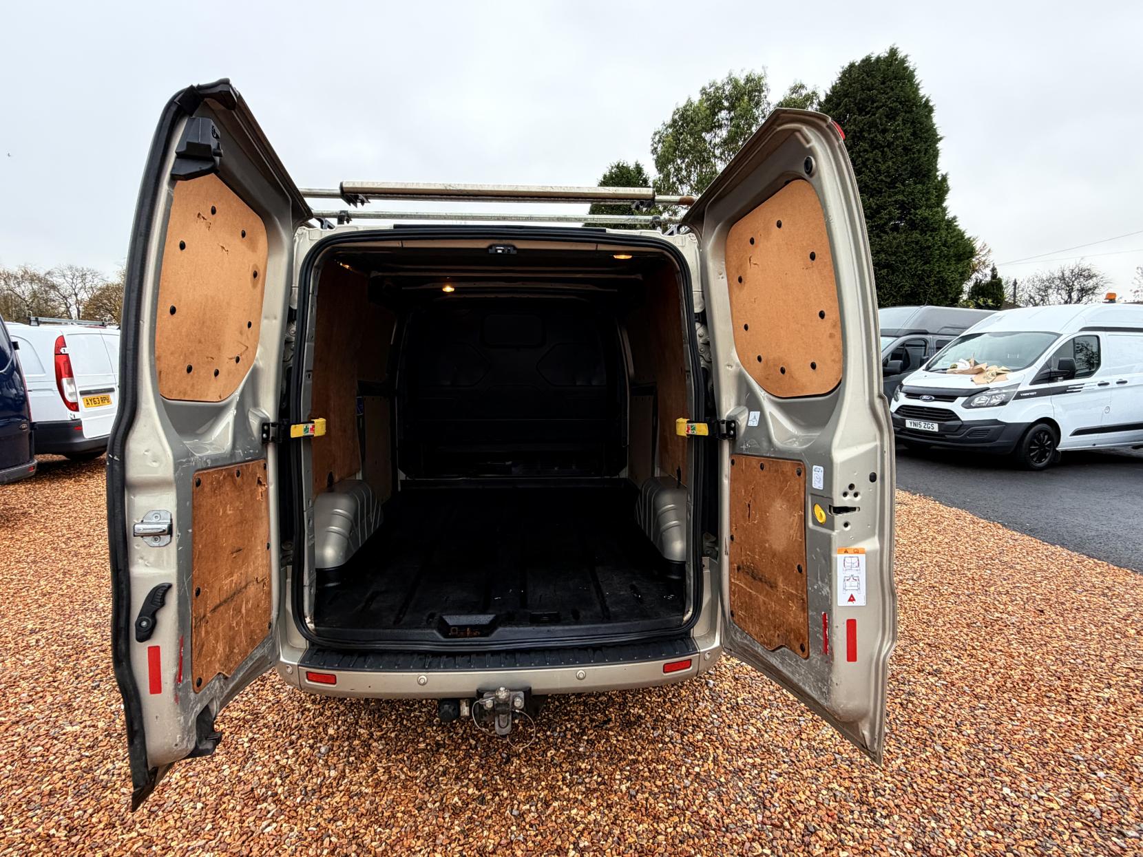 Ford Transit Custom 2.2 TDCi 270 Limited Panel Van 5dr Diesel Manual L1 H1 (186 g/km, 123 bhp)