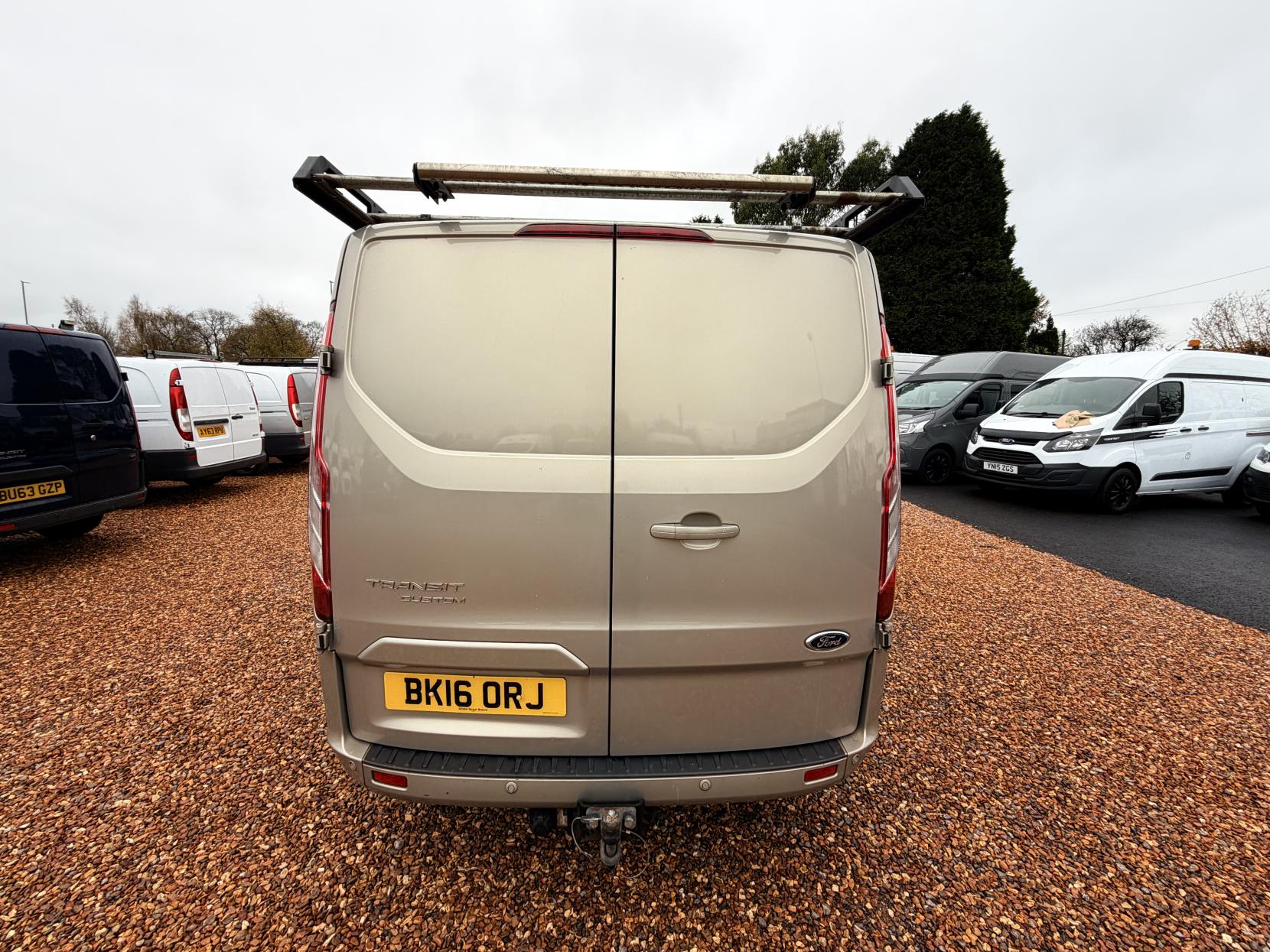 Ford Transit Custom 2.2 TDCi 270 Limited Panel Van 5dr Diesel Manual L1 H1 (186 g/km, 123 bhp)
