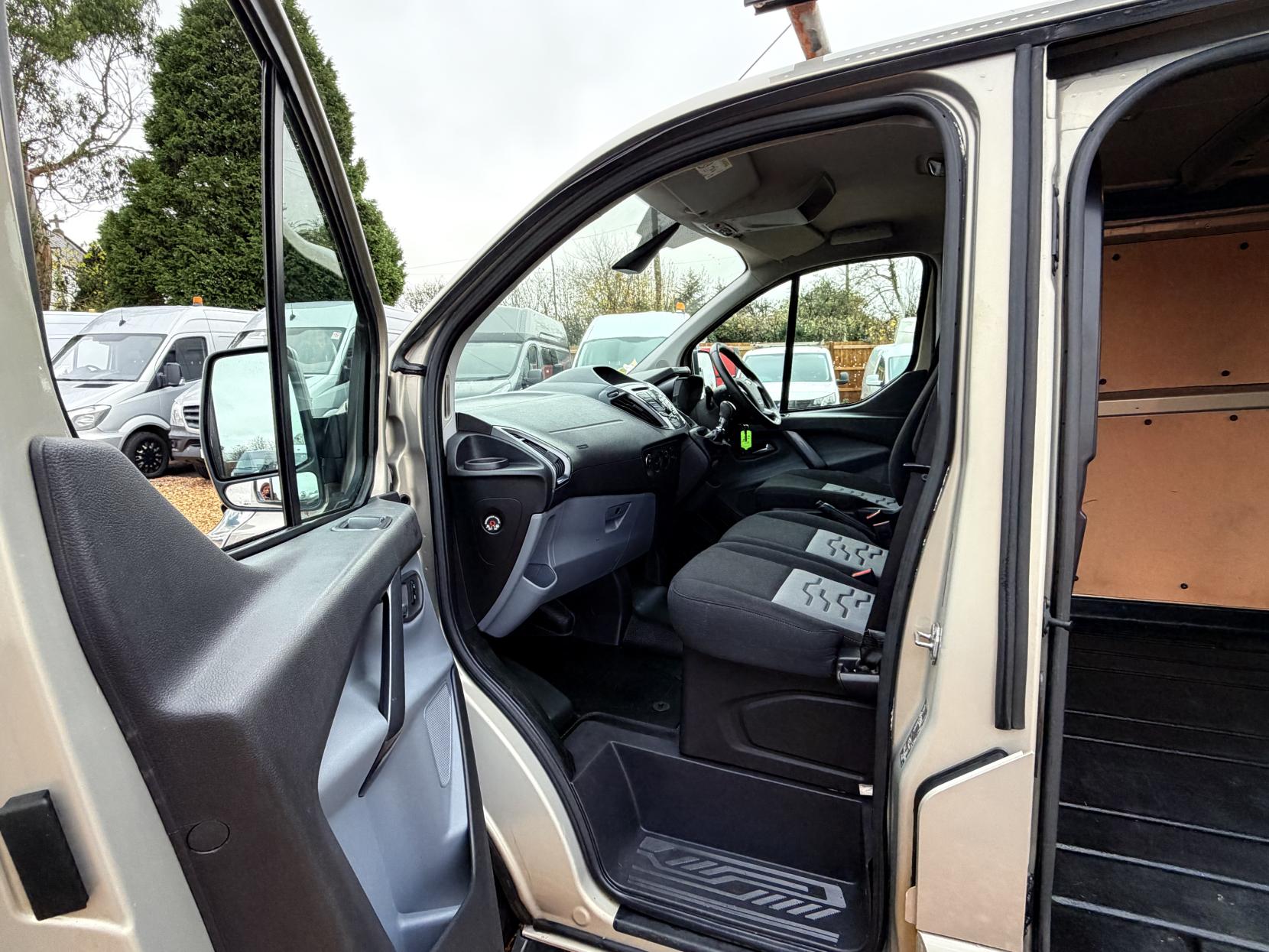 Ford Transit Custom 2.2 TDCi 270 Limited Panel Van 5dr Diesel Manual L1 H1 (186 g/km, 123 bhp)