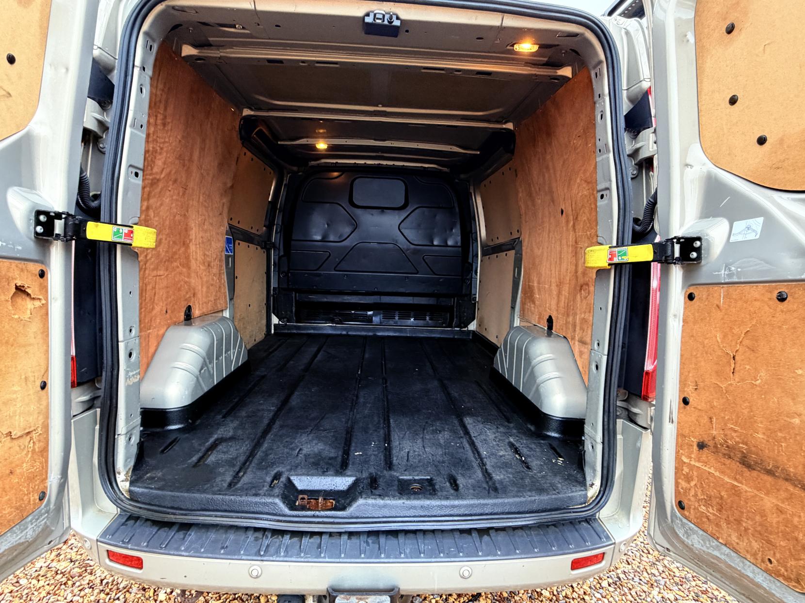 Ford Transit Custom 2.2 TDCi 270 Limited Panel Van 5dr Diesel Manual L1 H1 (186 g/km, 123 bhp)