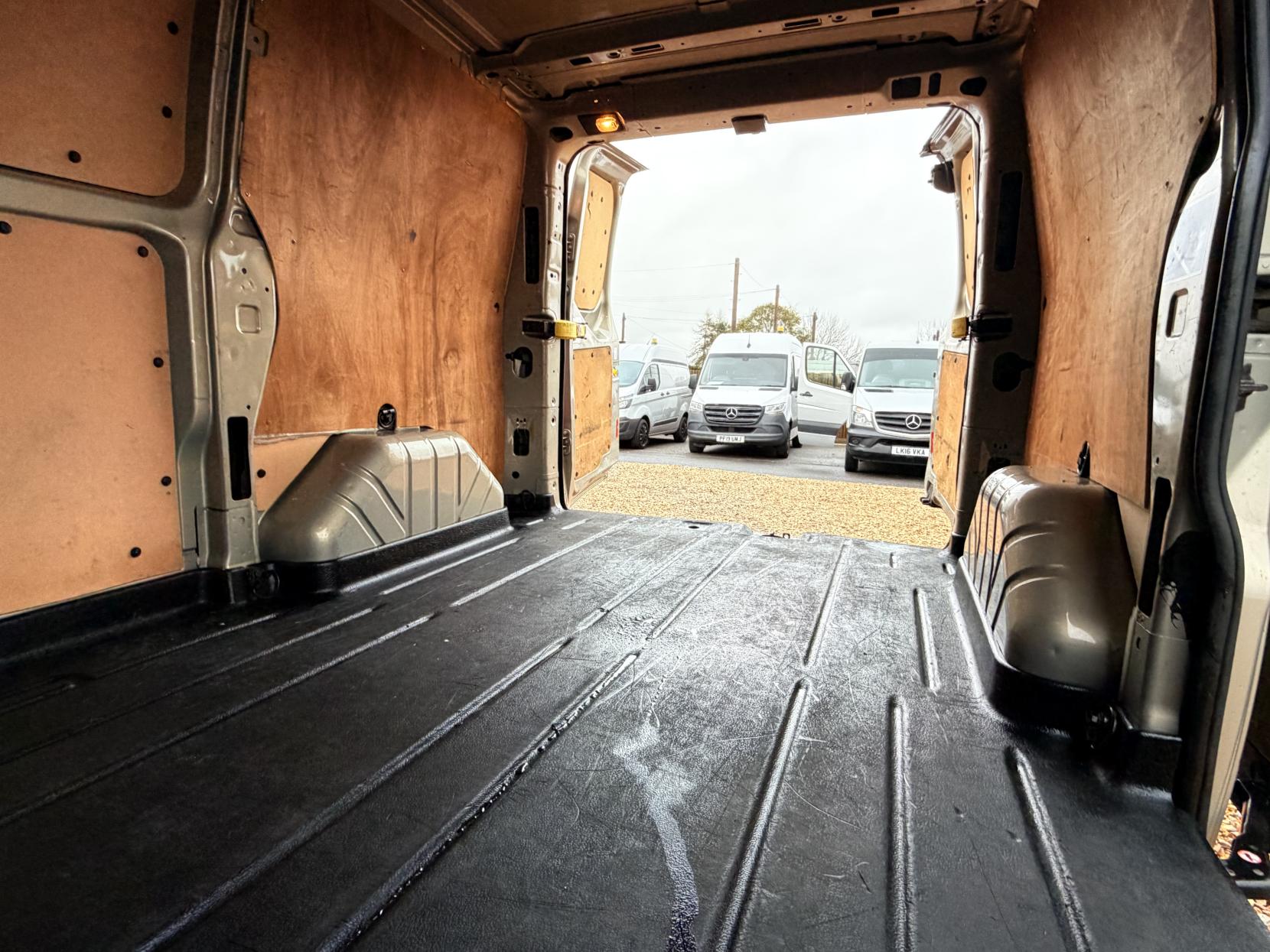 Ford Transit Custom 2.2 TDCi 270 Limited Panel Van 5dr Diesel Manual L1 H1 (186 g/km, 123 bhp)