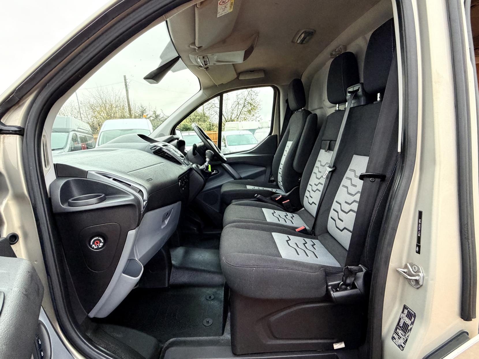 Ford Transit Custom 2.2 TDCi 270 Limited Panel Van 5dr Diesel Manual L1 H1 (186 g/km, 123 bhp)