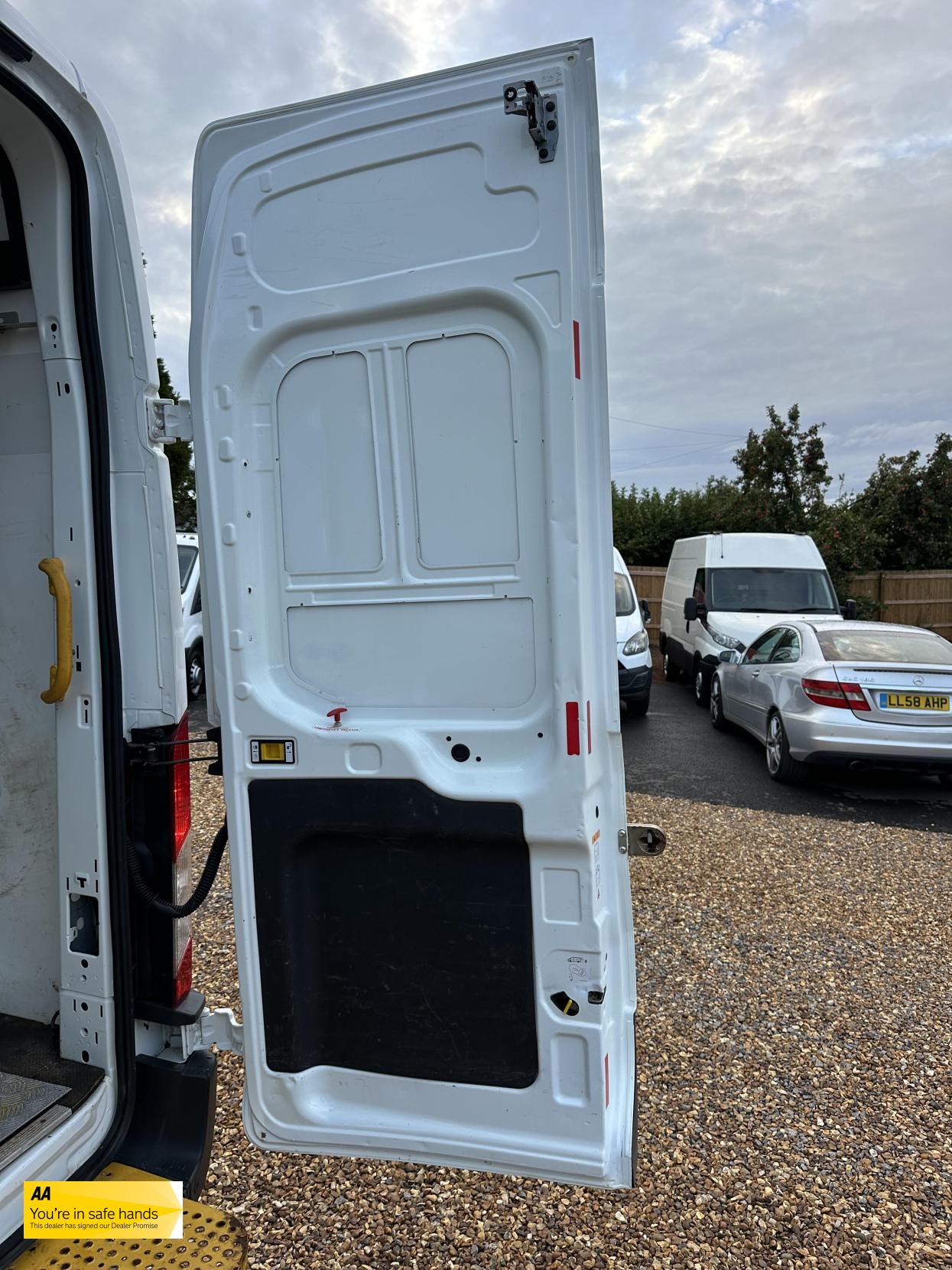 Ford Transit 2.0 350 EcoBlue Panel Van 5dr Diesel Manual RWD L2 H3 Euro 6 (130 ps)