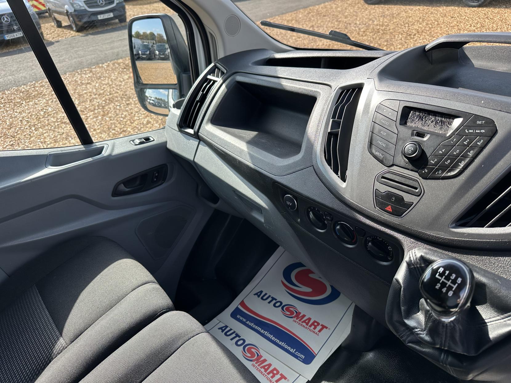 Ford Transit 2.2 TDCi 350 Chassis Double Cab 4dr Diesel Manual RWD L3 H1 Euro 5 (DRW) (125 ps)