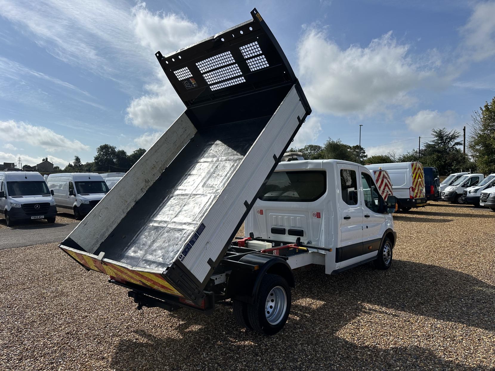 Ford Transit 2.2 TDCi 350 Chassis Double Cab 4dr Diesel Manual RWD L3 H1 Euro 5 (DRW) (125 ps)
