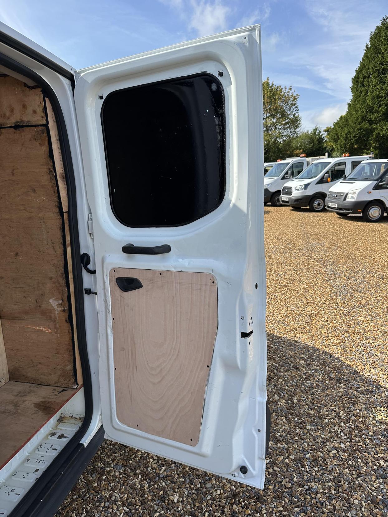 Ford Transit 2.2 TDCi 350 Chassis Double Cab 4dr Diesel Manual RWD L3 H1 Euro 5 (DRW) (125 ps)