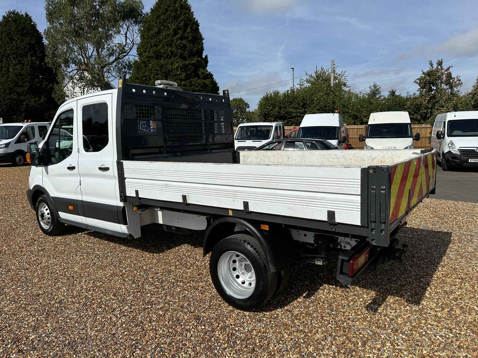 Ford Transit 2.2 TDCi 350 Chassis Double Cab 4dr Diesel Manual RWD L3 H1 Euro 5 (DRW) (125 ps)