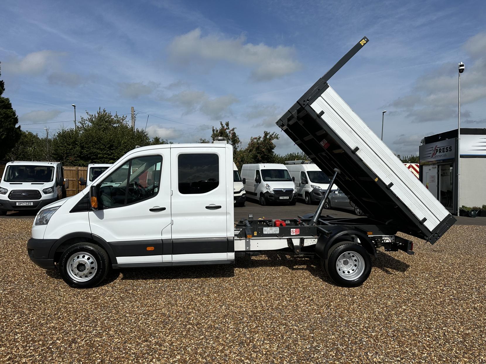 Ford Transit 2.2 TDCi 350 Chassis Double Cab 4dr Diesel Manual RWD L3 H1 Euro 5 (DRW) (125 ps)