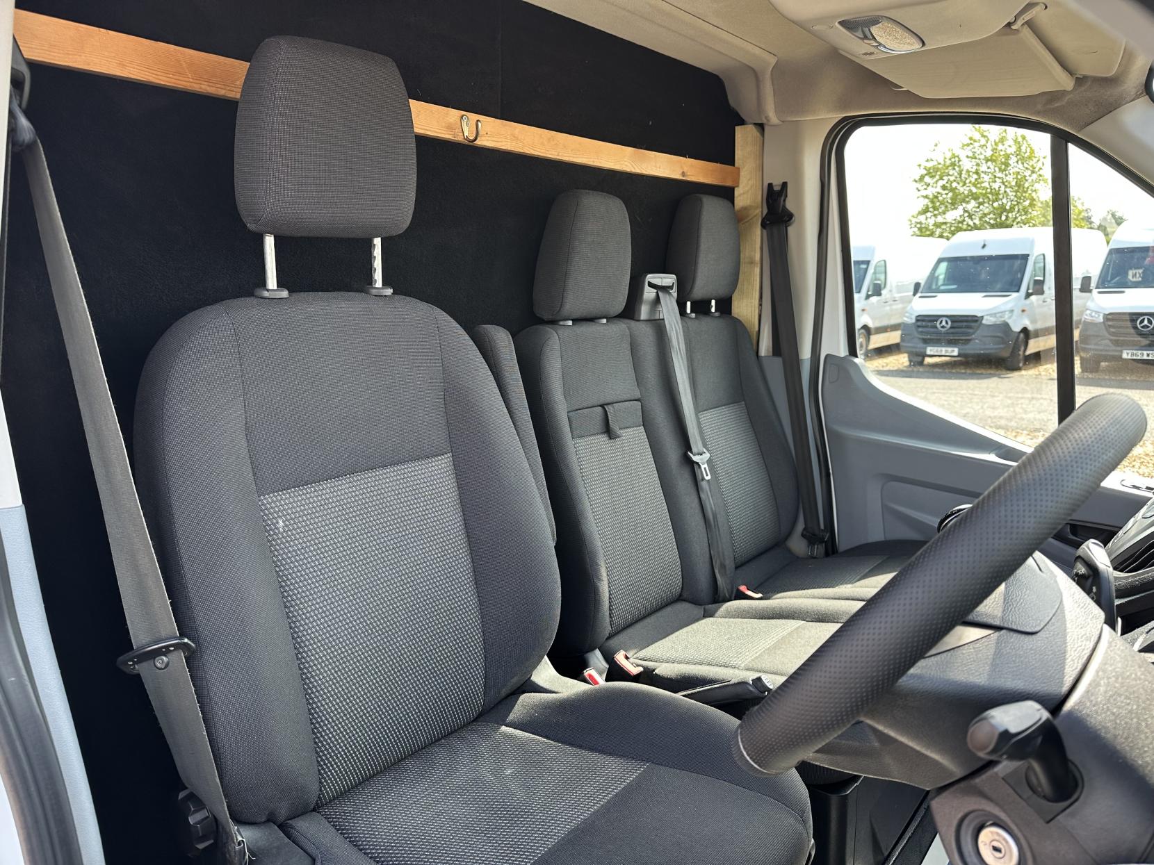 Ford Transit 2.2 TDCi 350 Chassis Double Cab 4dr Diesel Manual RWD L3 H1 Euro 5 (DRW) (125 ps)