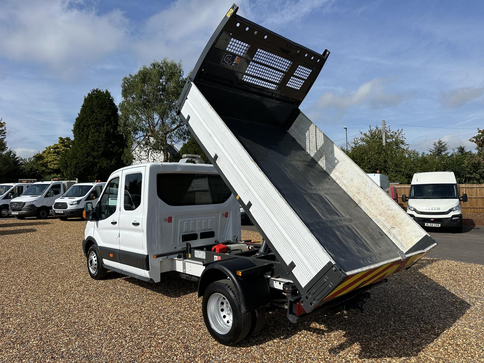 Ford Transit 2.2 TDCi 350 Chassis Double Cab 4dr Diesel Manual RWD L3 H1 Euro 5 (DRW) (125 ps)