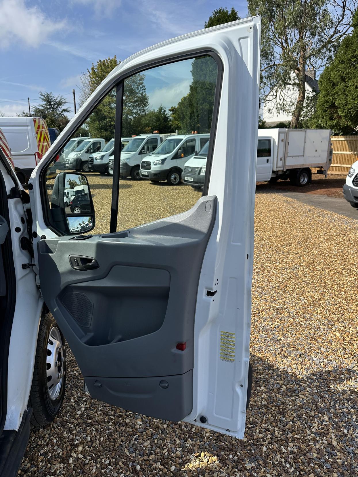 Ford Transit 2.2 TDCi 350 Chassis Double Cab 4dr Diesel Manual RWD L3 H1 Euro 5 (DRW) (125 ps)