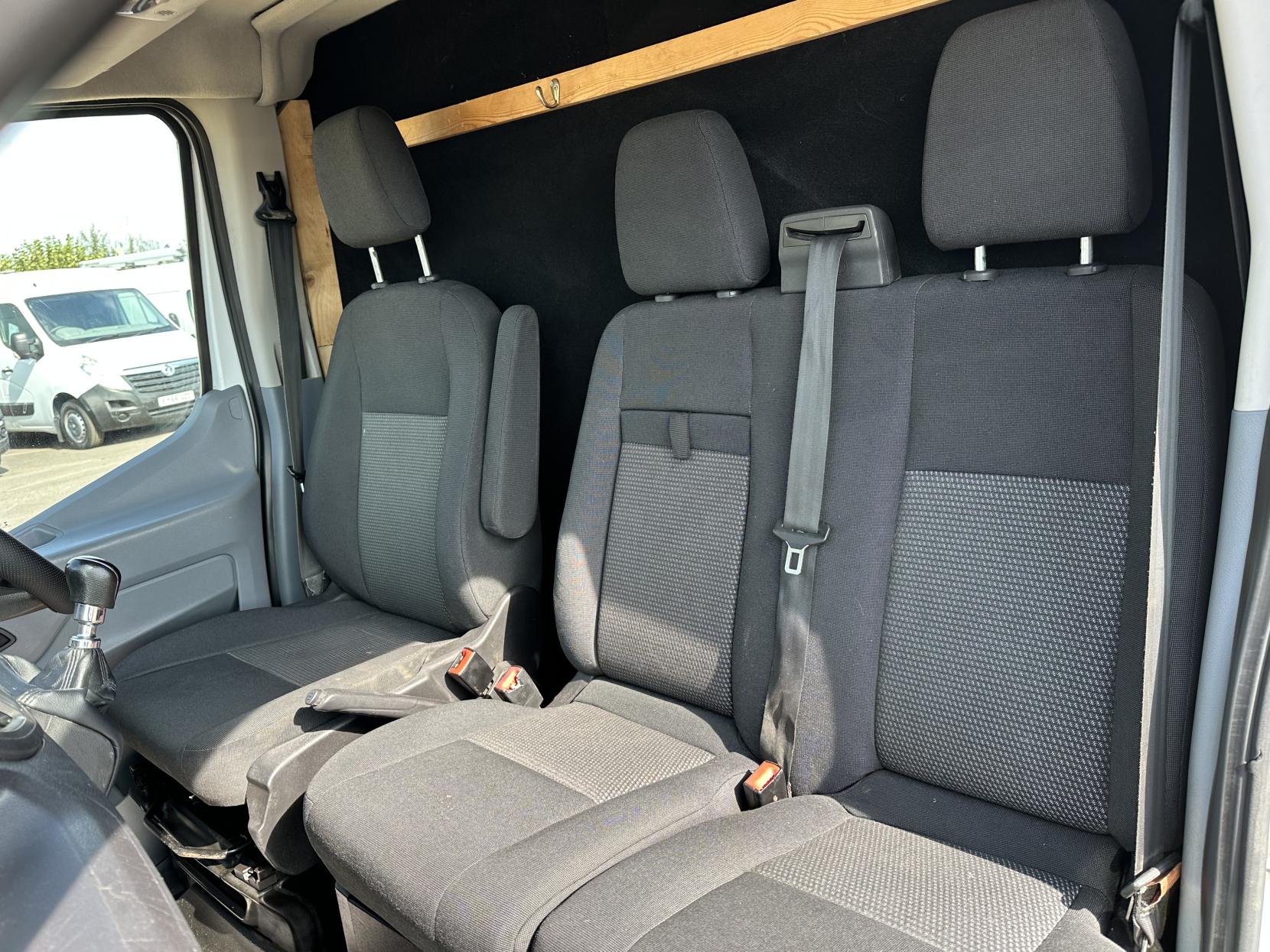 Ford Transit 2.2 TDCi 350 Chassis Double Cab 4dr Diesel Manual RWD L3 H1 Euro 5 (DRW) (125 ps)