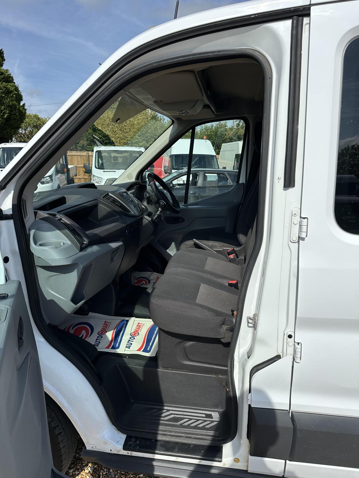 Ford Transit 2.2 TDCi 350 Chassis Double Cab 4dr Diesel Manual RWD L3 H1 Euro 5 (DRW) (125 ps)