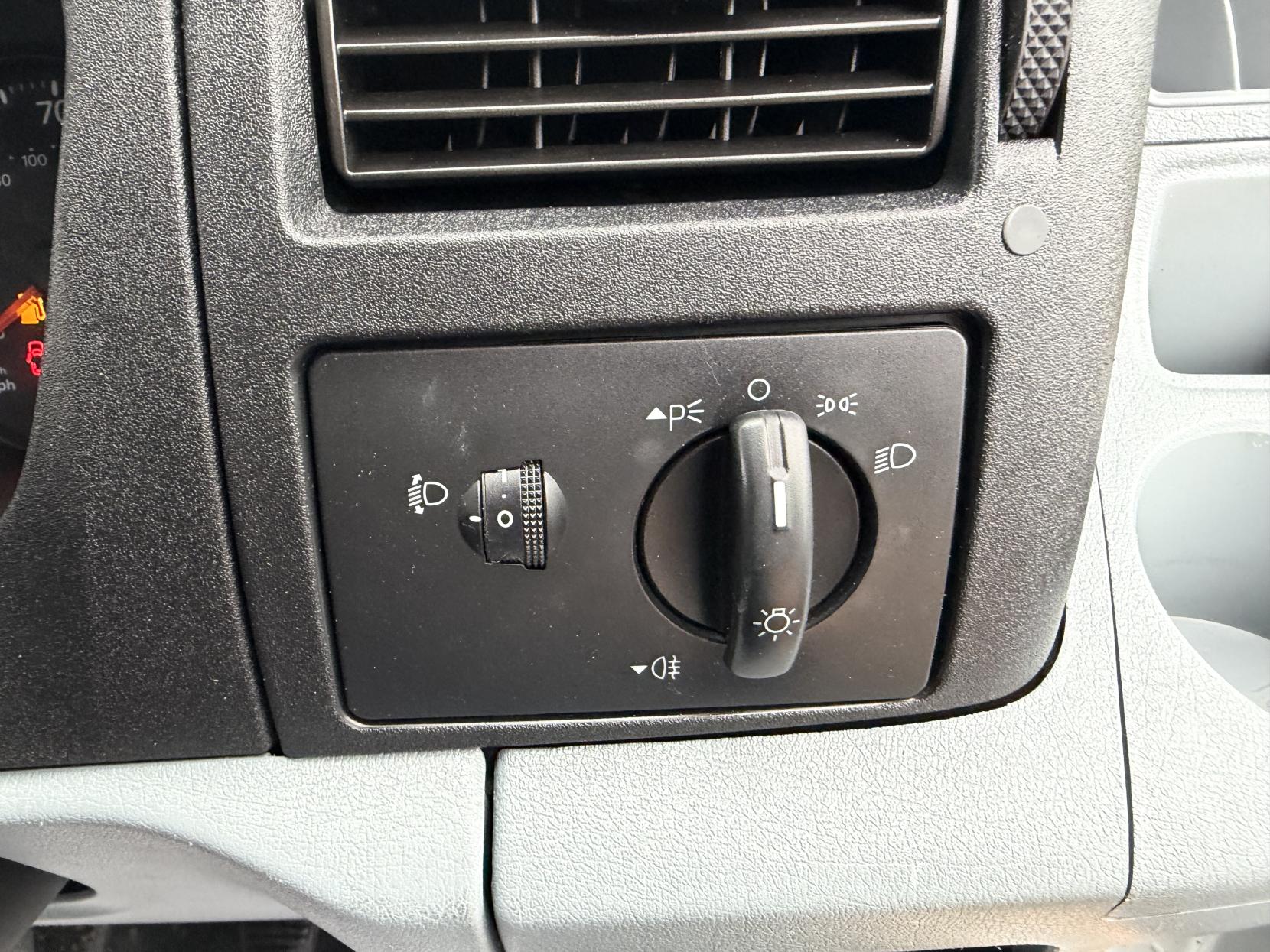 Ford Transit 2.2 TDCi 350 Chassis Cab 2dr Diesel Manual RWD L4 (DRW) (123 bhp)