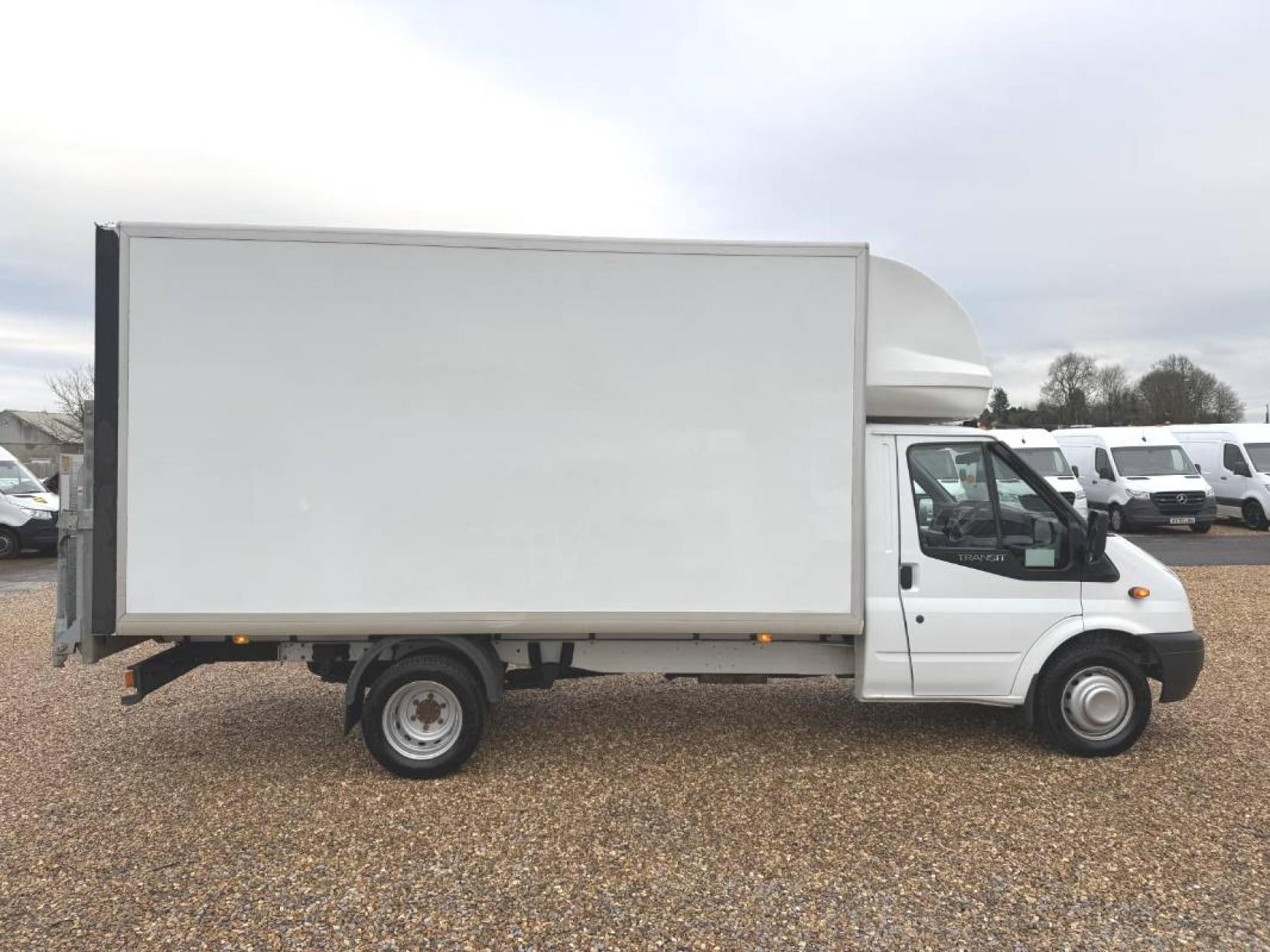 Ford Transit 2.2 TDCi 350 Chassis Cab 2dr Diesel Manual RWD L4 (DRW) (123 bhp)