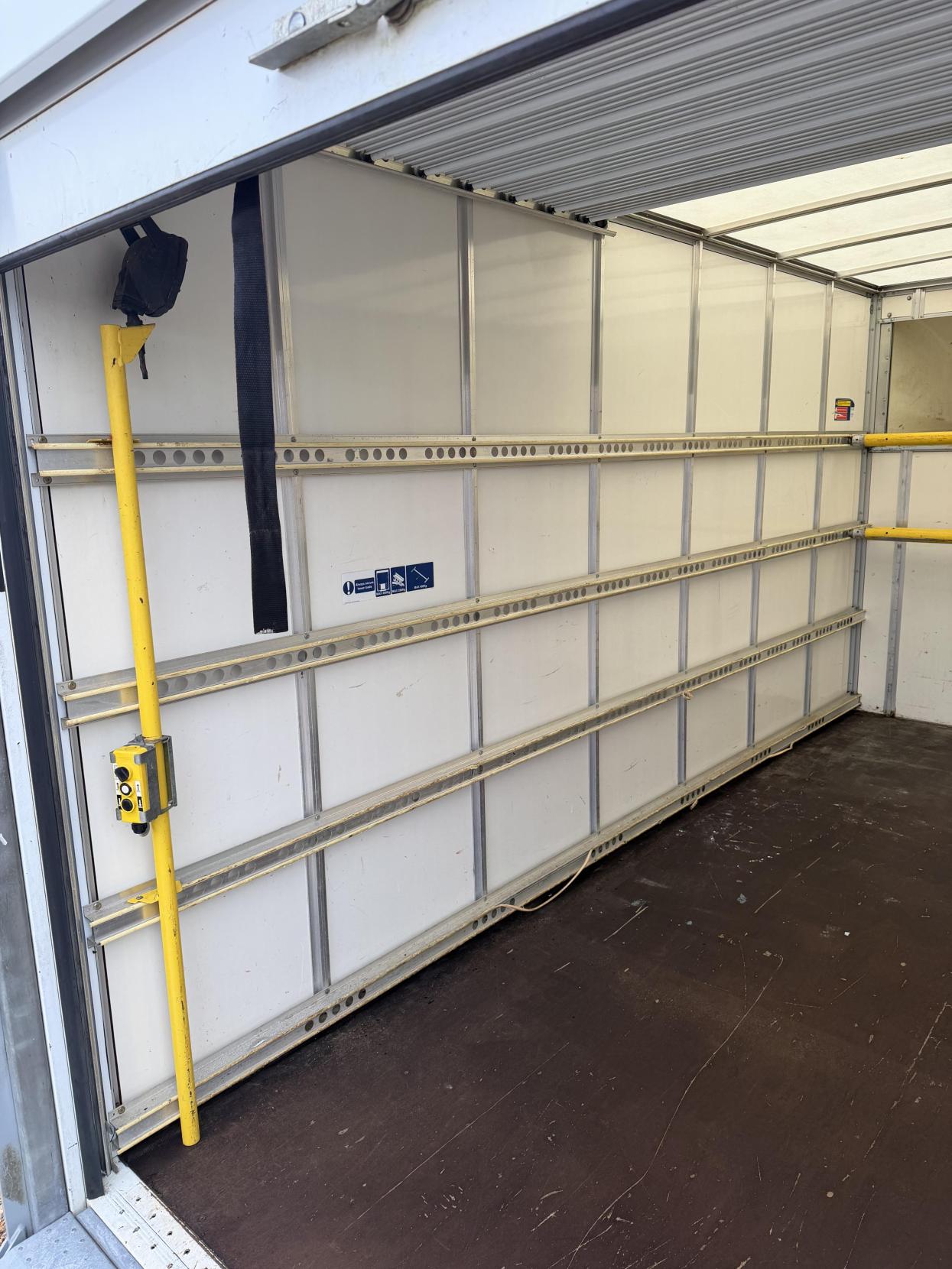 Ford Transit 2.2 TDCi 350 Chassis Cab 2dr Diesel Manual RWD L4 (DRW) (123 bhp)