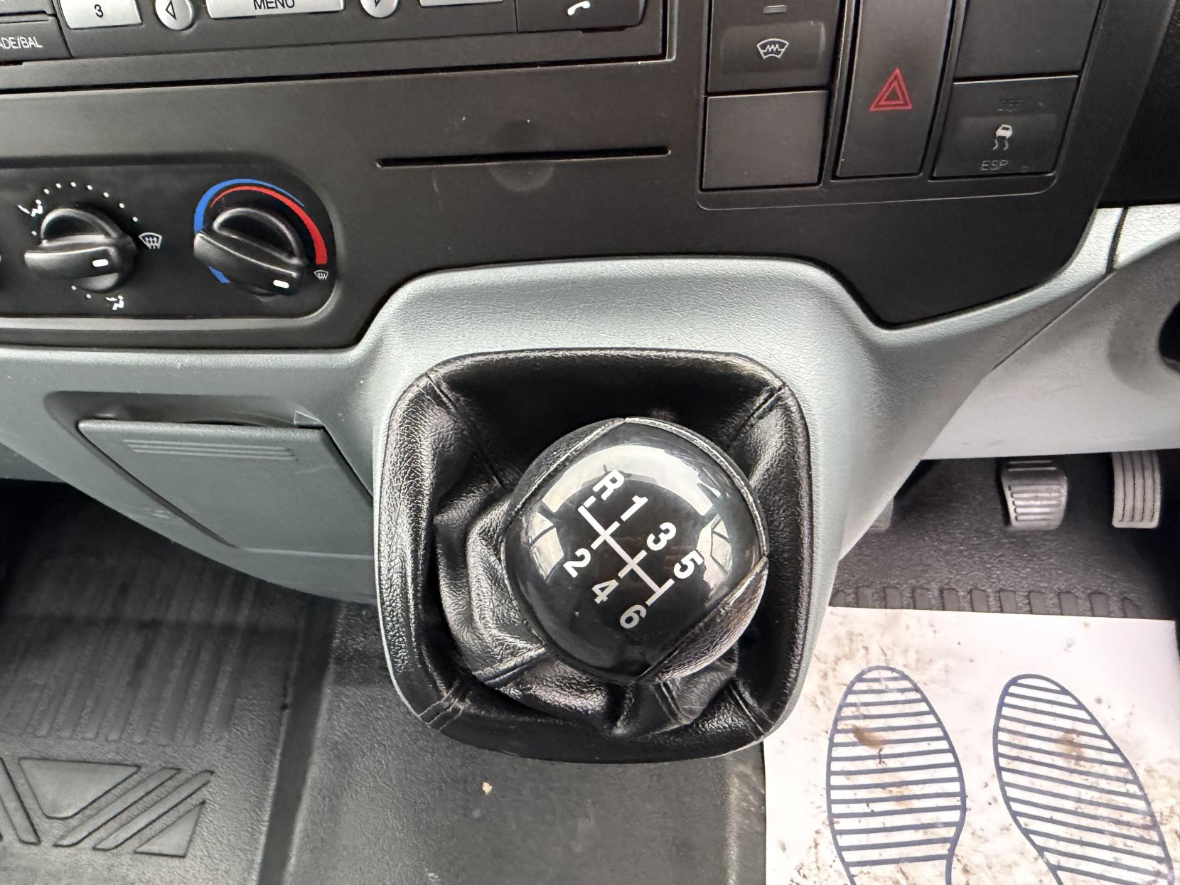 Ford Transit 2.2 TDCi 350 Chassis Cab 2dr Diesel Manual RWD L4 (DRW) (123 bhp)