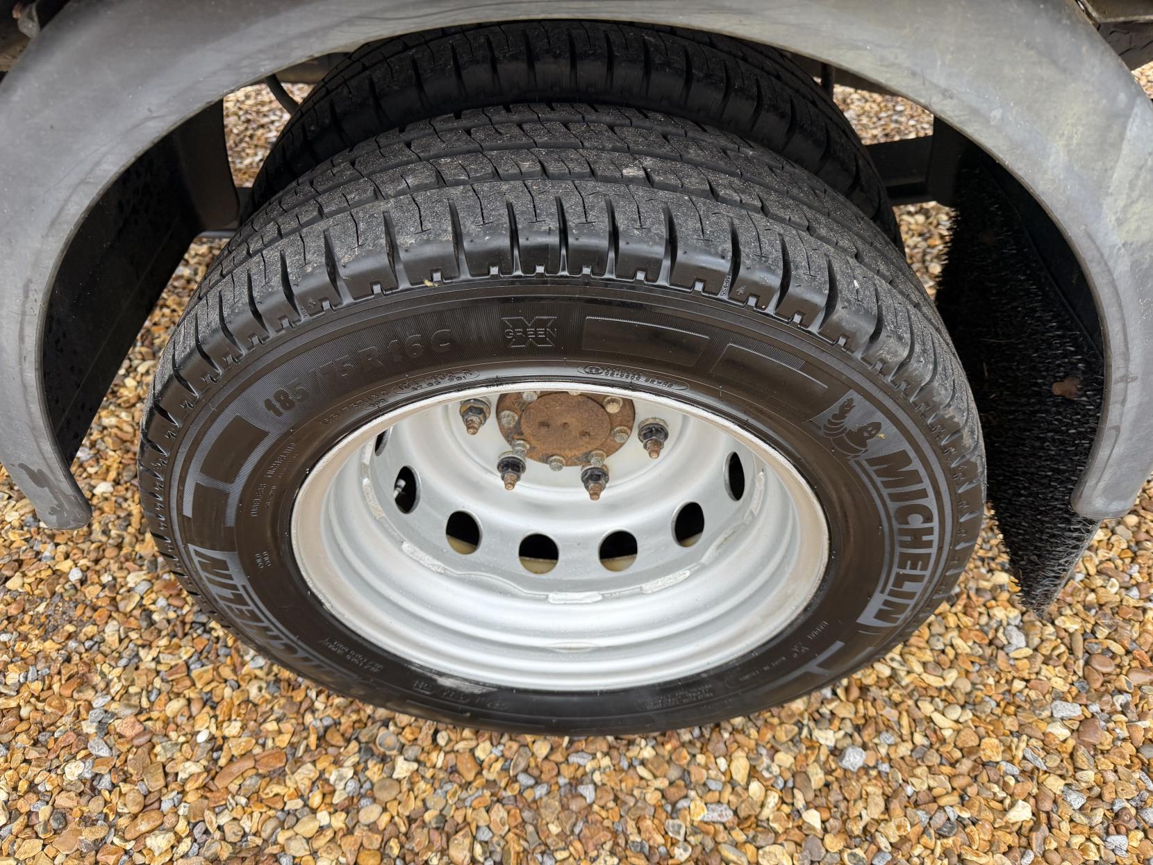 Ford Transit 2.2 TDCi 350 Chassis Cab 2dr Diesel Manual RWD L4 (DRW) (123 bhp)