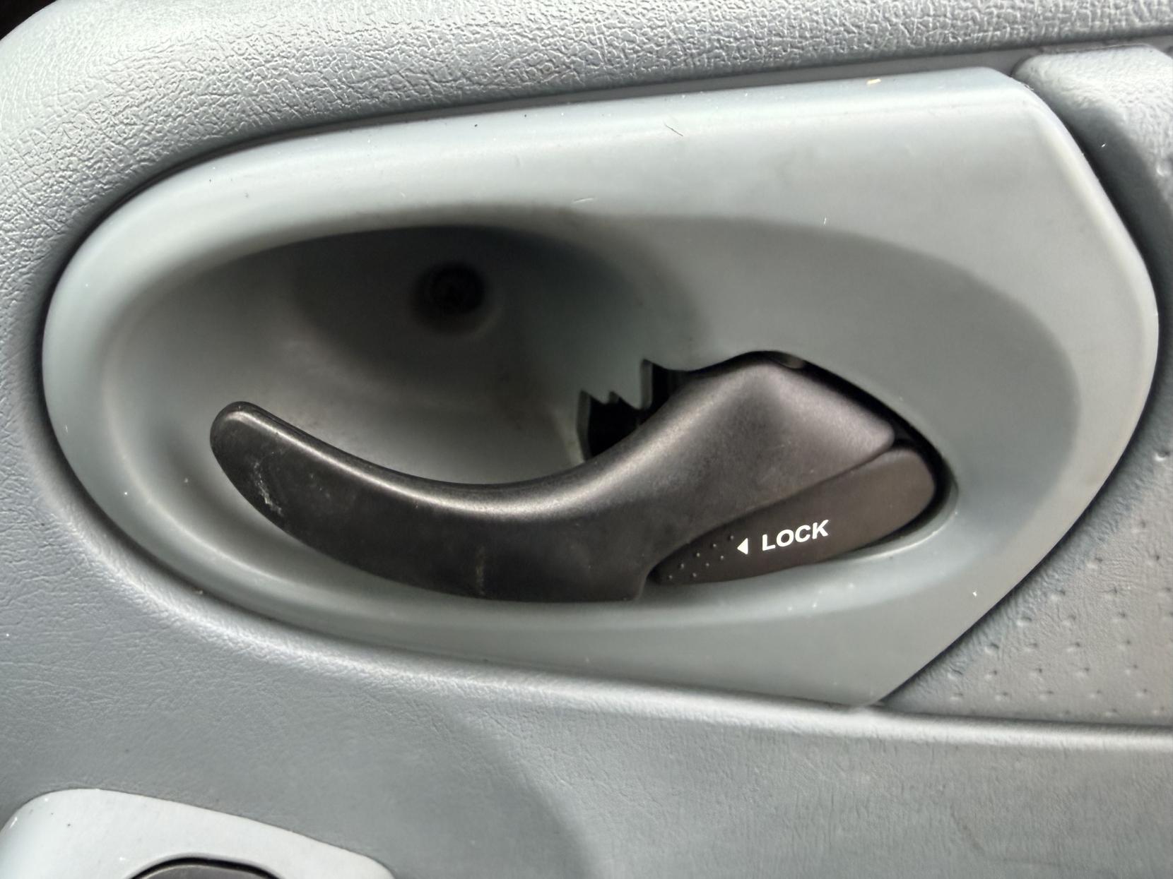 Ford Transit 2.2 TDCi 350 Chassis Cab 2dr Diesel Manual RWD L4 (DRW) (123 bhp)