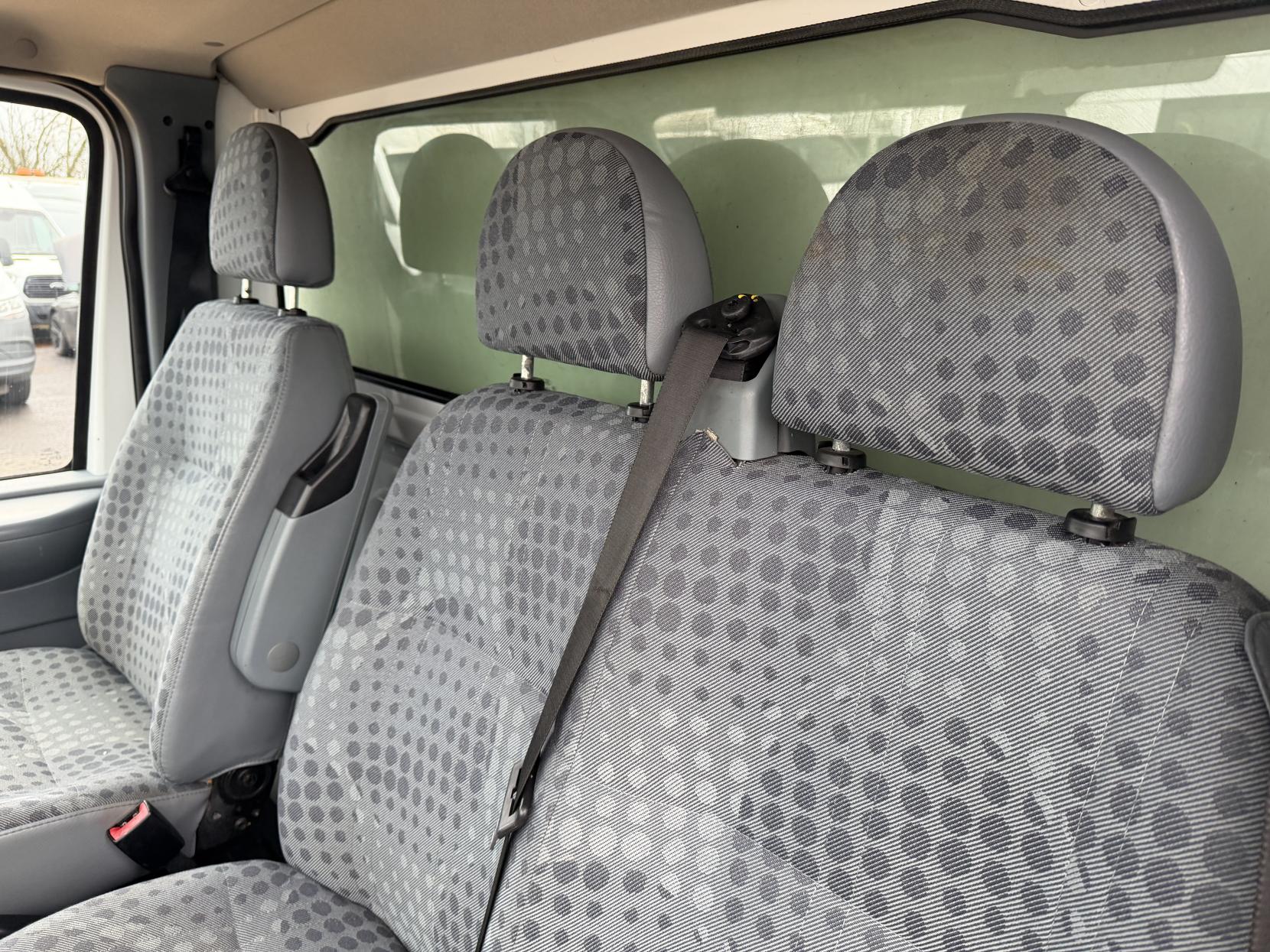 Ford Transit 2.2 TDCi 350 Chassis Cab 2dr Diesel Manual RWD L4 (DRW) (123 bhp)