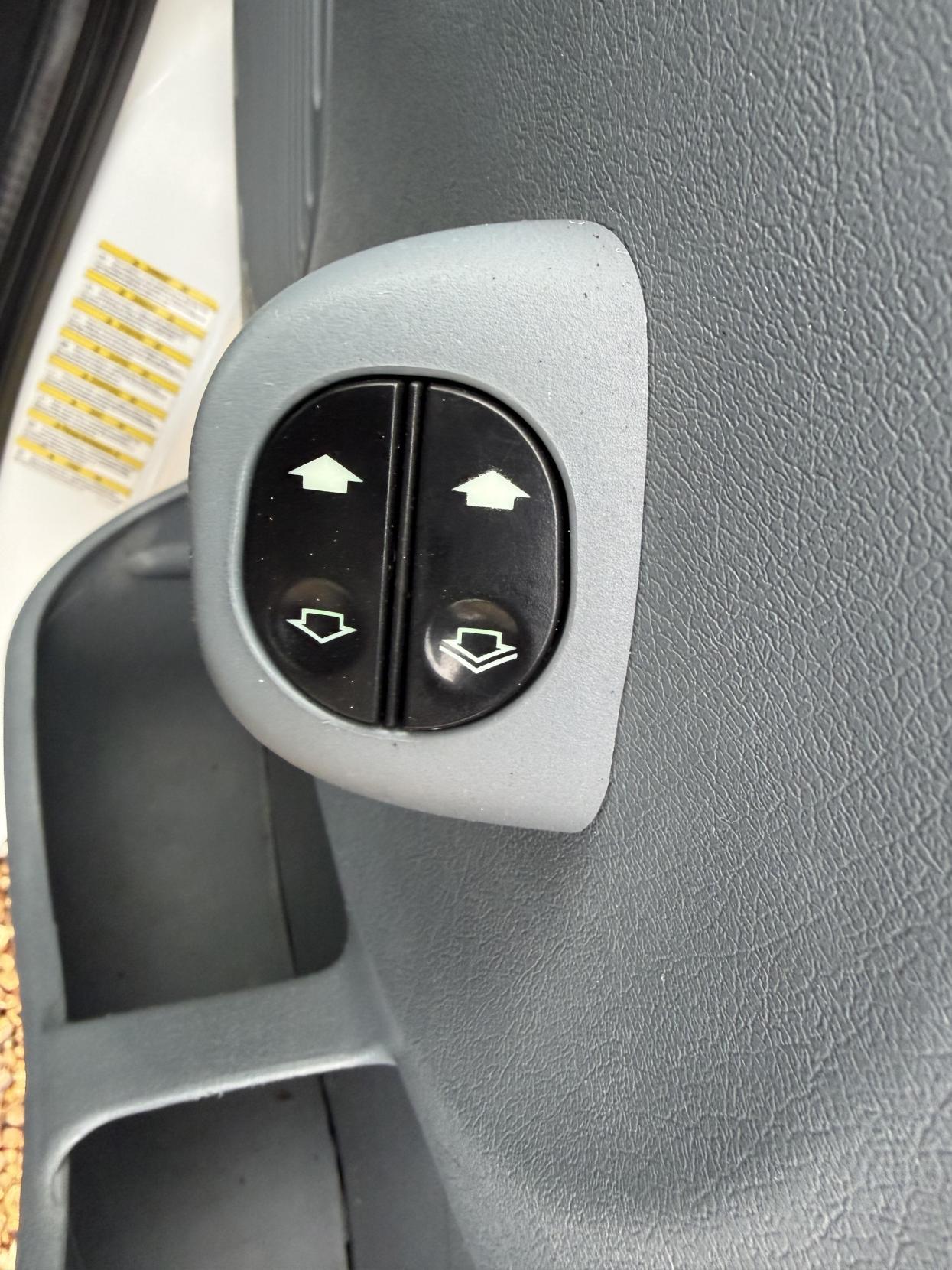 Ford Transit 2.2 TDCi 350 Chassis Cab 2dr Diesel Manual RWD L4 (DRW) (123 bhp)