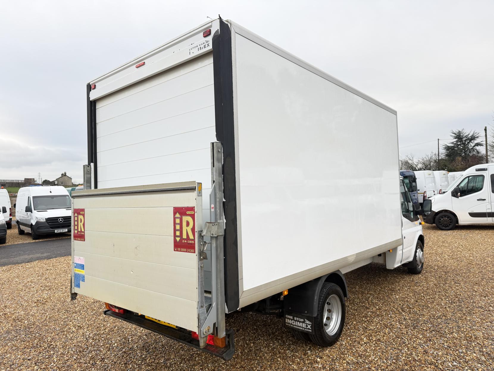 Ford Transit 2.2 TDCi 350 Chassis Cab 2dr Diesel Manual RWD L4 (DRW) (123 bhp)