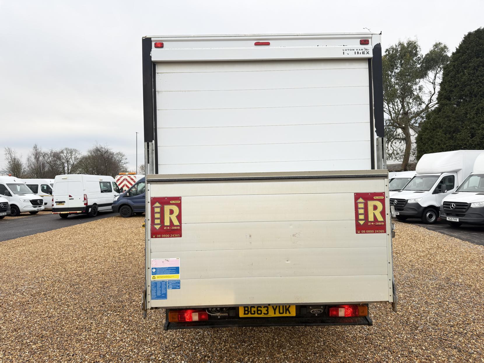 Ford Transit 2.2 TDCi 350 Chassis Cab 2dr Diesel Manual RWD L4 (DRW) (123 bhp)