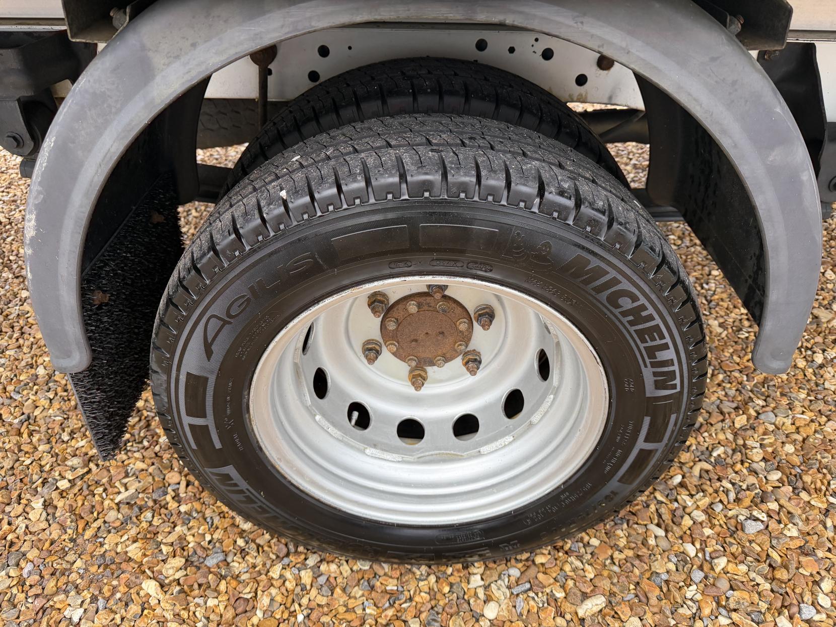 Ford Transit 2.2 TDCi 350 Chassis Cab 2dr Diesel Manual RWD L4 (DRW) (123 bhp)