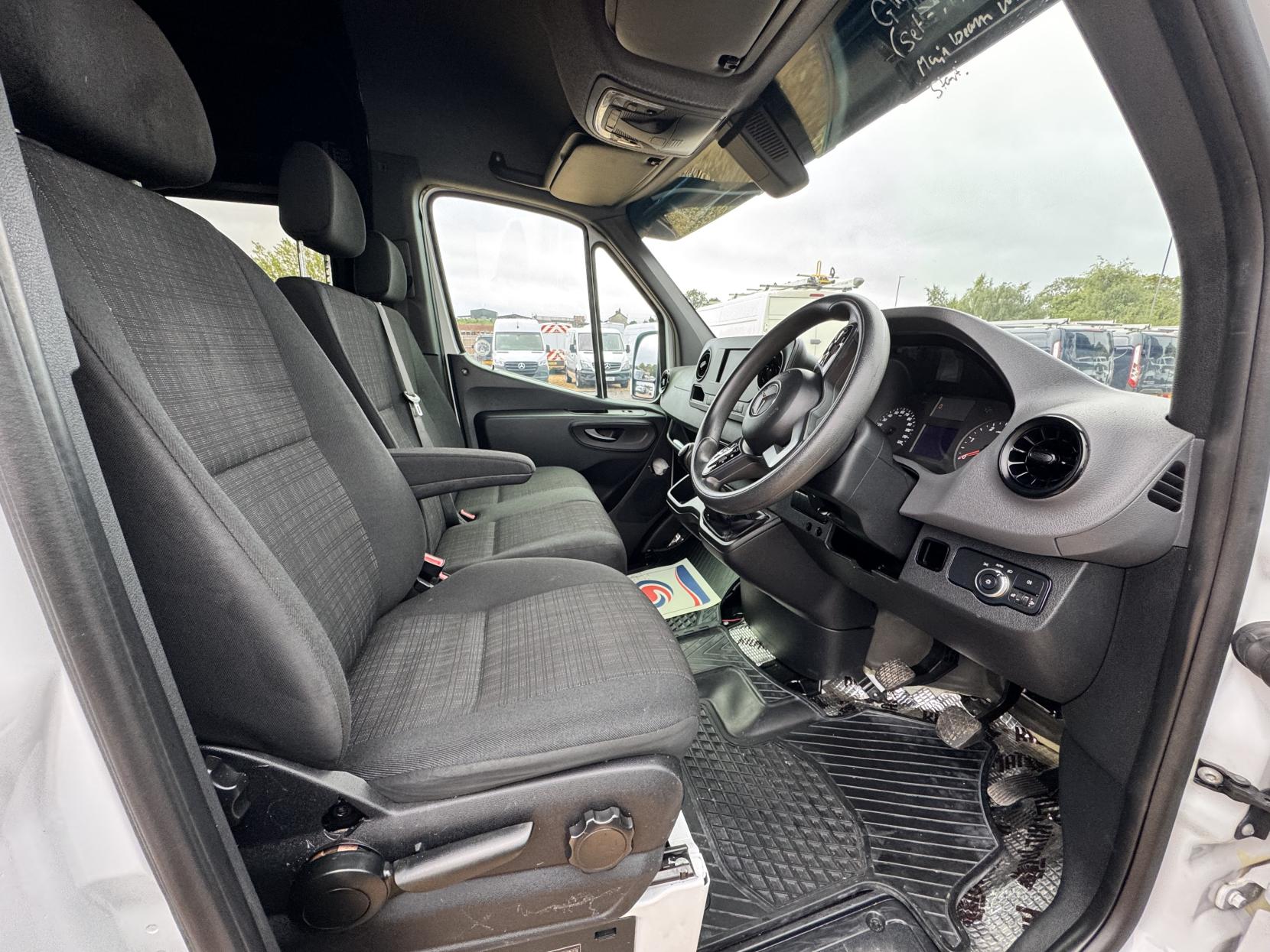 Mercedes-Benz Sprinter 2.1 316 CDI Panel Van 5dr Diesel Manual RWD L3 H2 Euro 6 (163 ps)